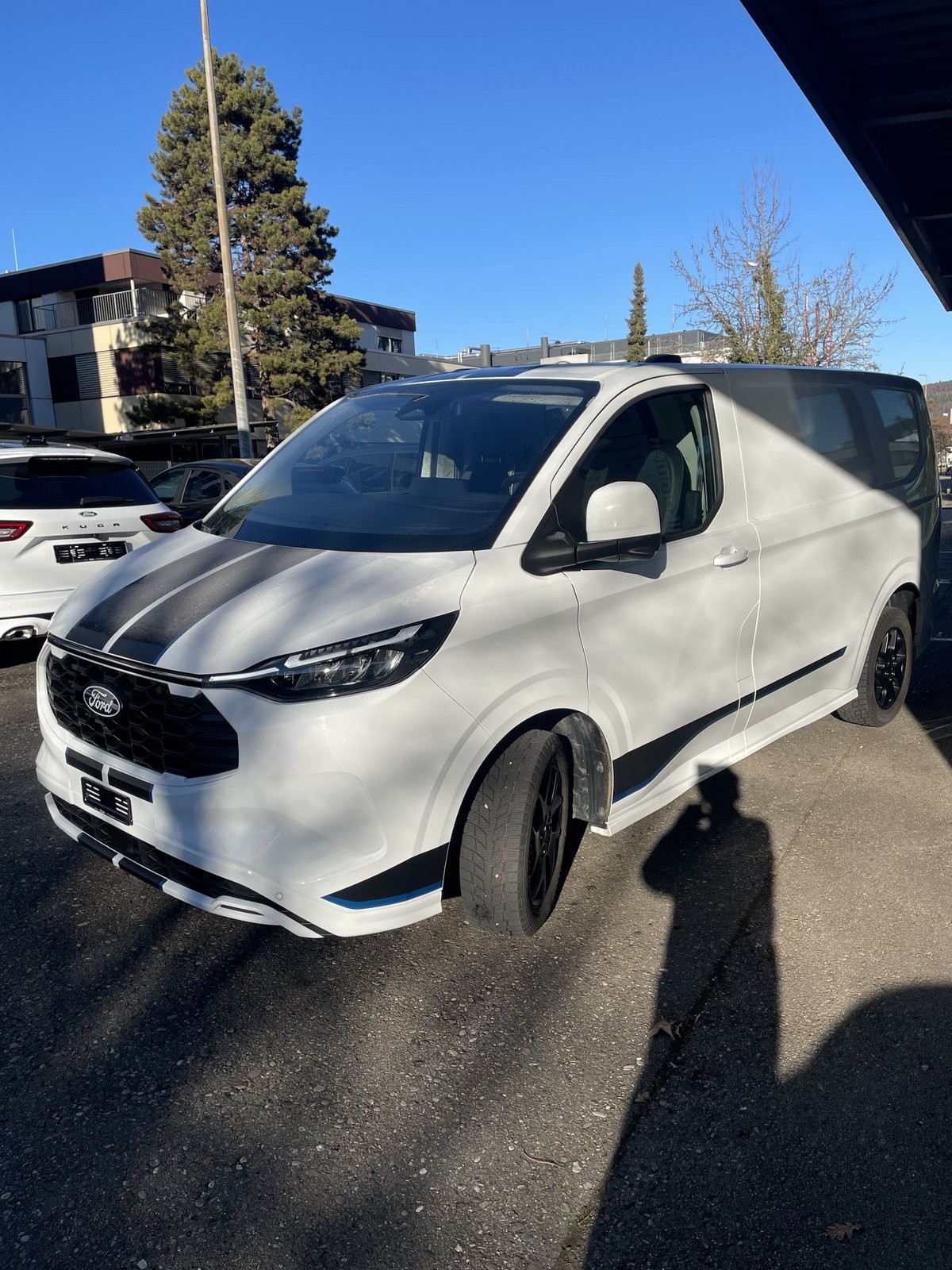 FORD Transit Custom Van 320 L1 2.5 Duratec 233 Sport PHEV-image-12