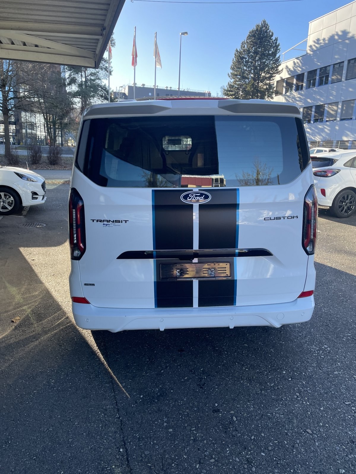 FORD Transit Custom Van 320 L1 2.5 Duratec 233 Sport PHEV-image-14