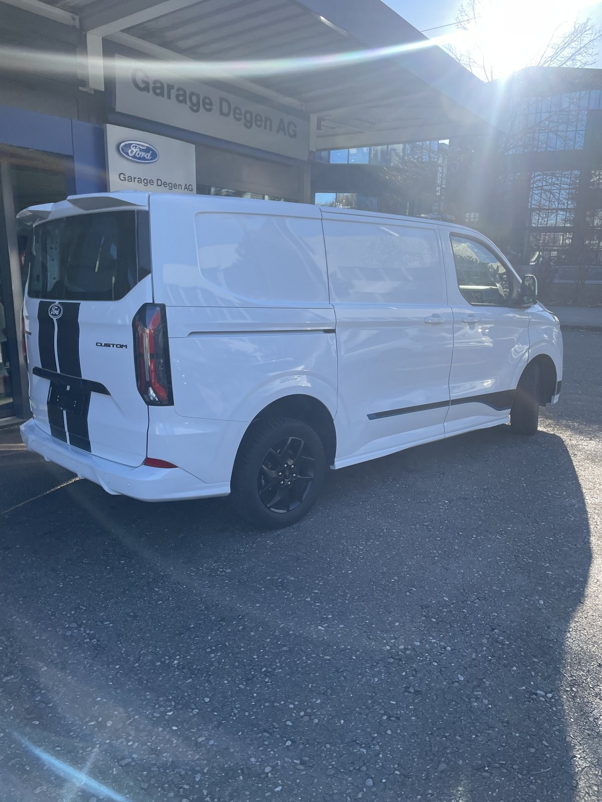 FORD Transit Custom Van 320 L1 2.5 Duratec 233 Sport PHEV-image-18