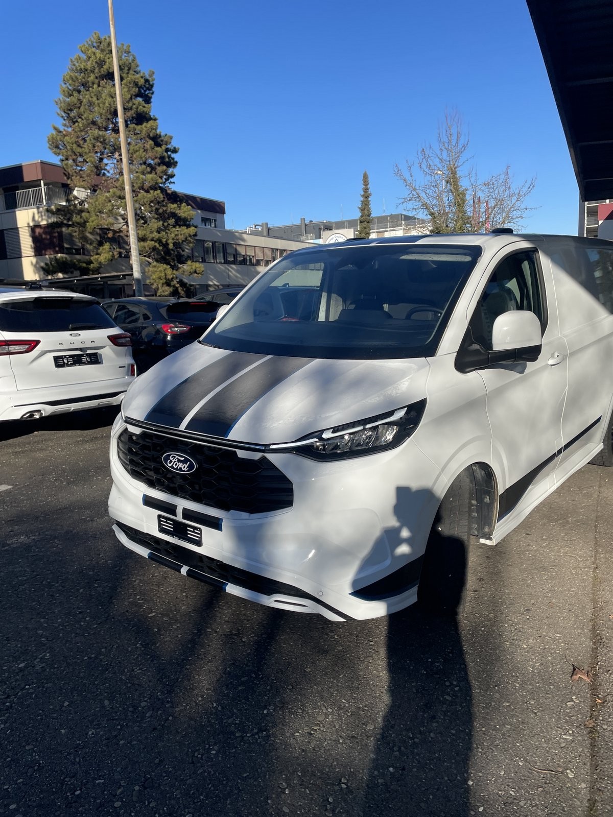 FORD Transit Custom Van 320 L1 2.5 Duratec 233 Sport PHEV-image-11
