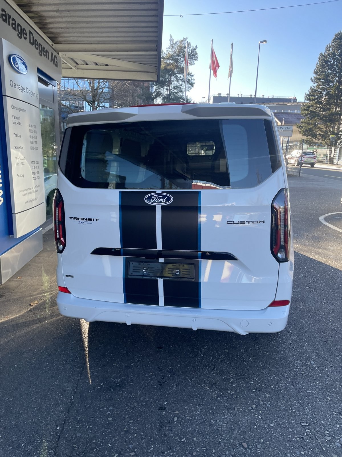 FORD Transit Custom Van 320 L1 2.5 Duratec 233 Sport PHEV-image-15
