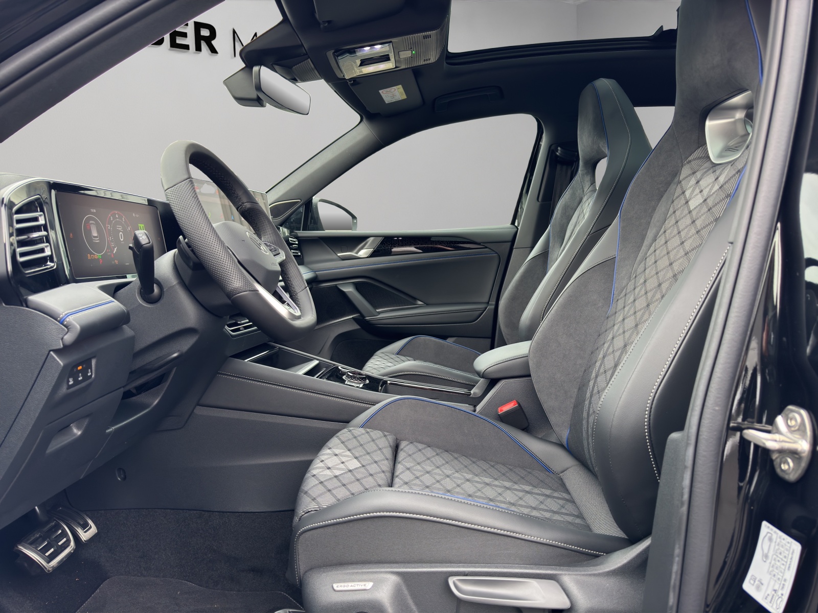 VW Tiguan 2.0 TSI DSG R-Line 4Motion-image-3