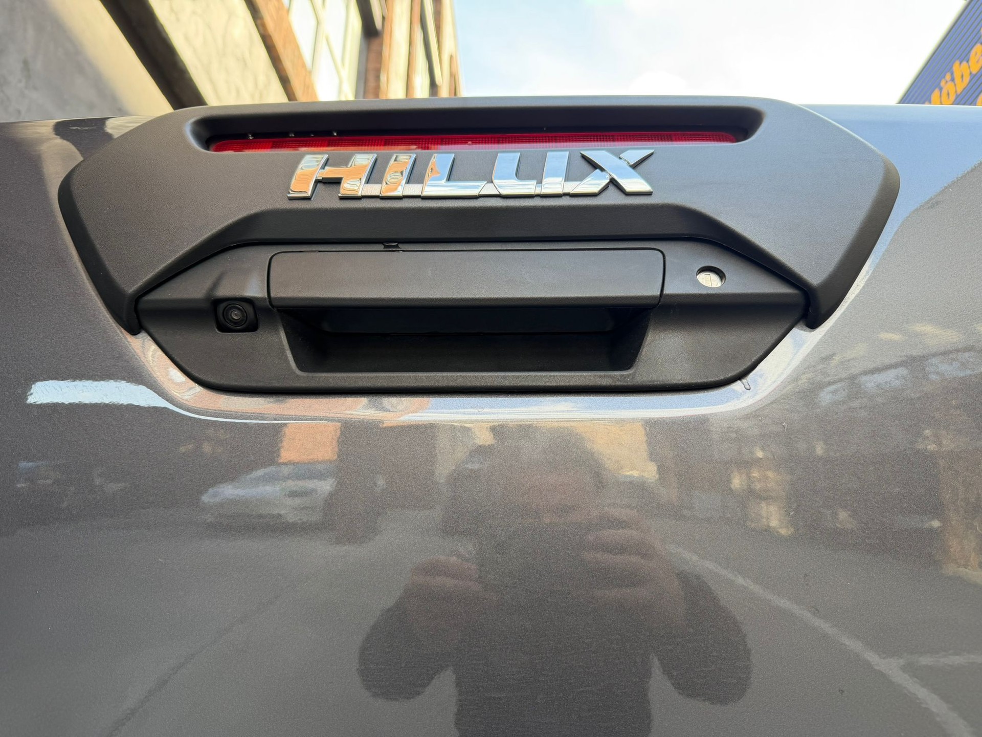 TOYOTA Hilux 2.8d MHEV Invincible Double Cab 4x4-image-6