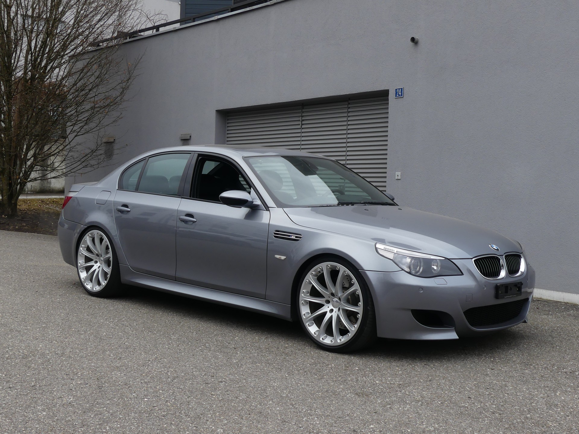 BMW M5-image-1