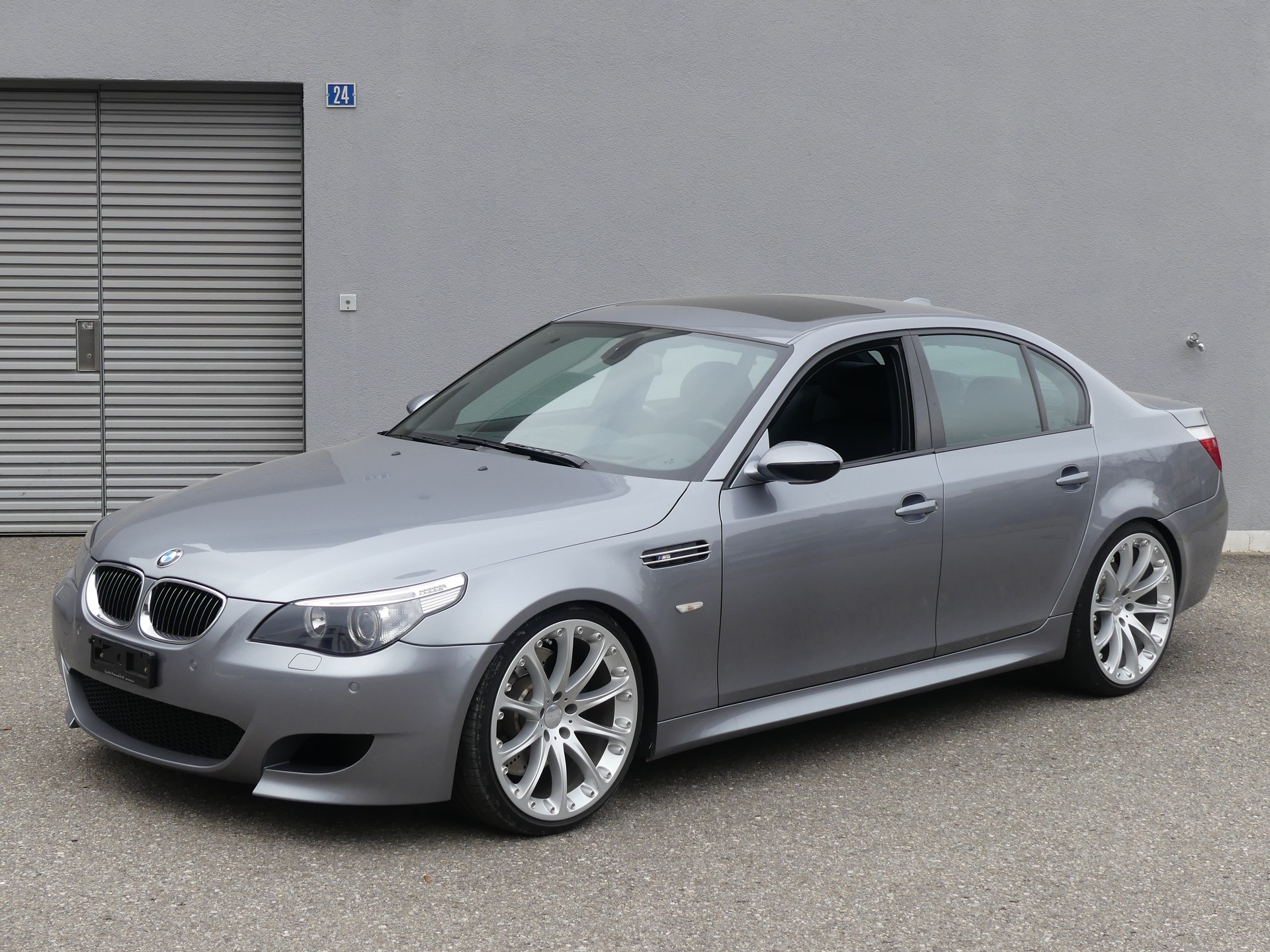 BMW M5-image-0