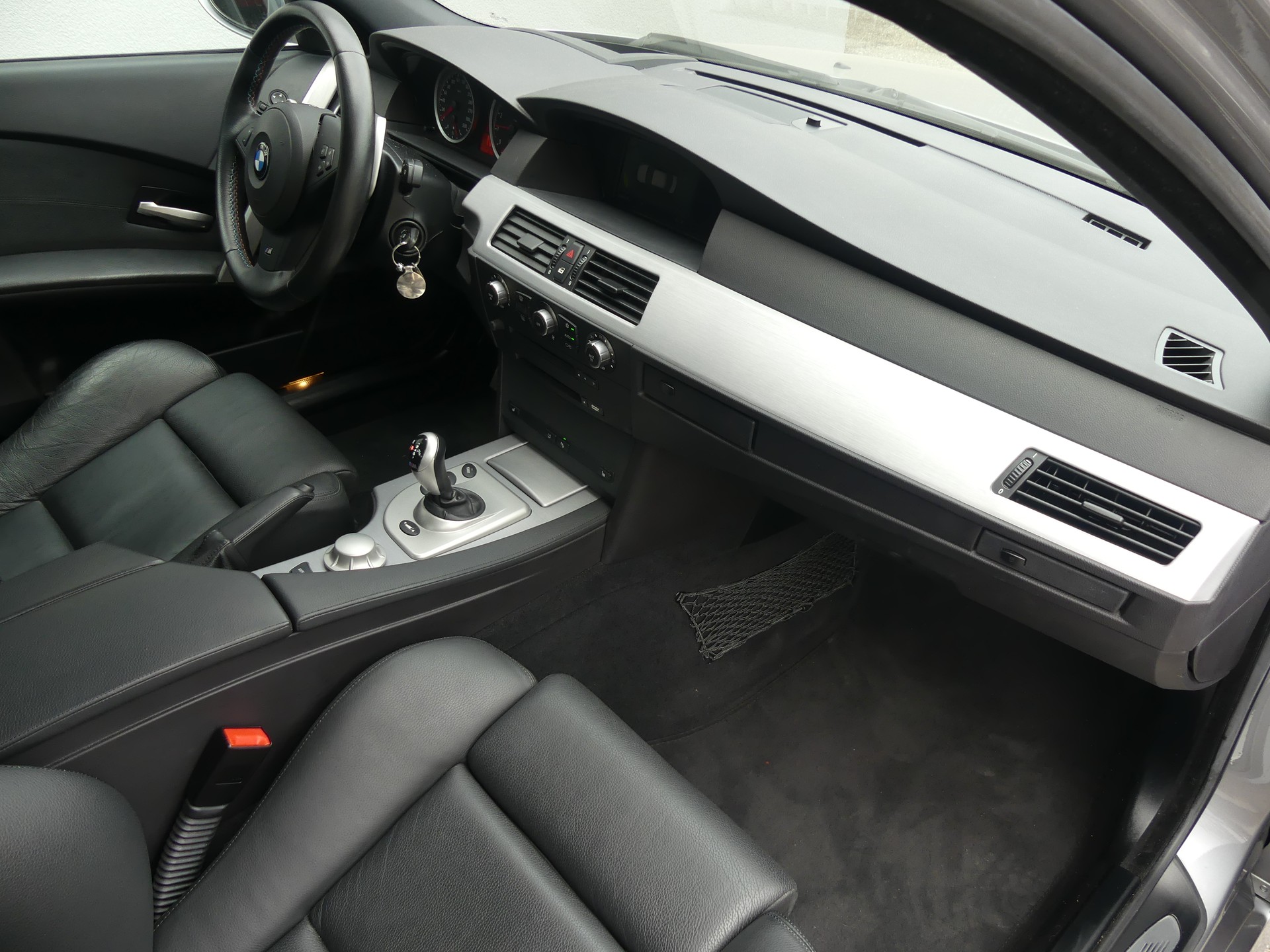 BMW M5-image-7