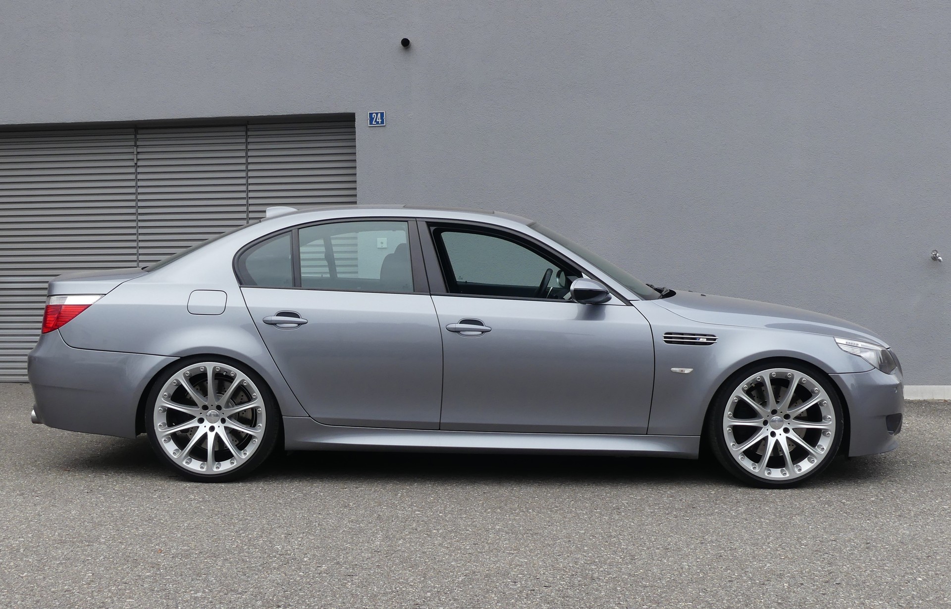 BMW M5-image-2