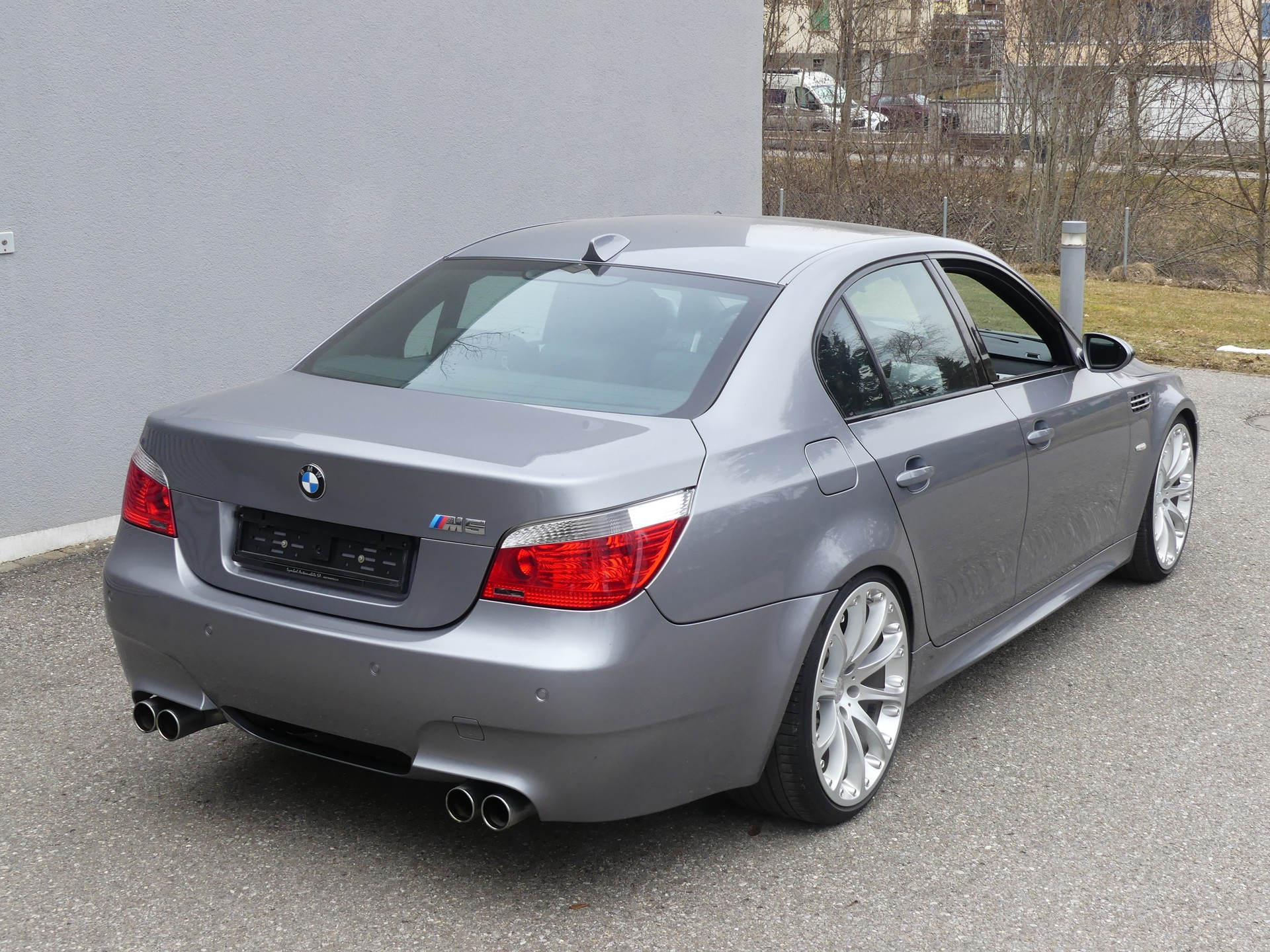 BMW M5-image-4