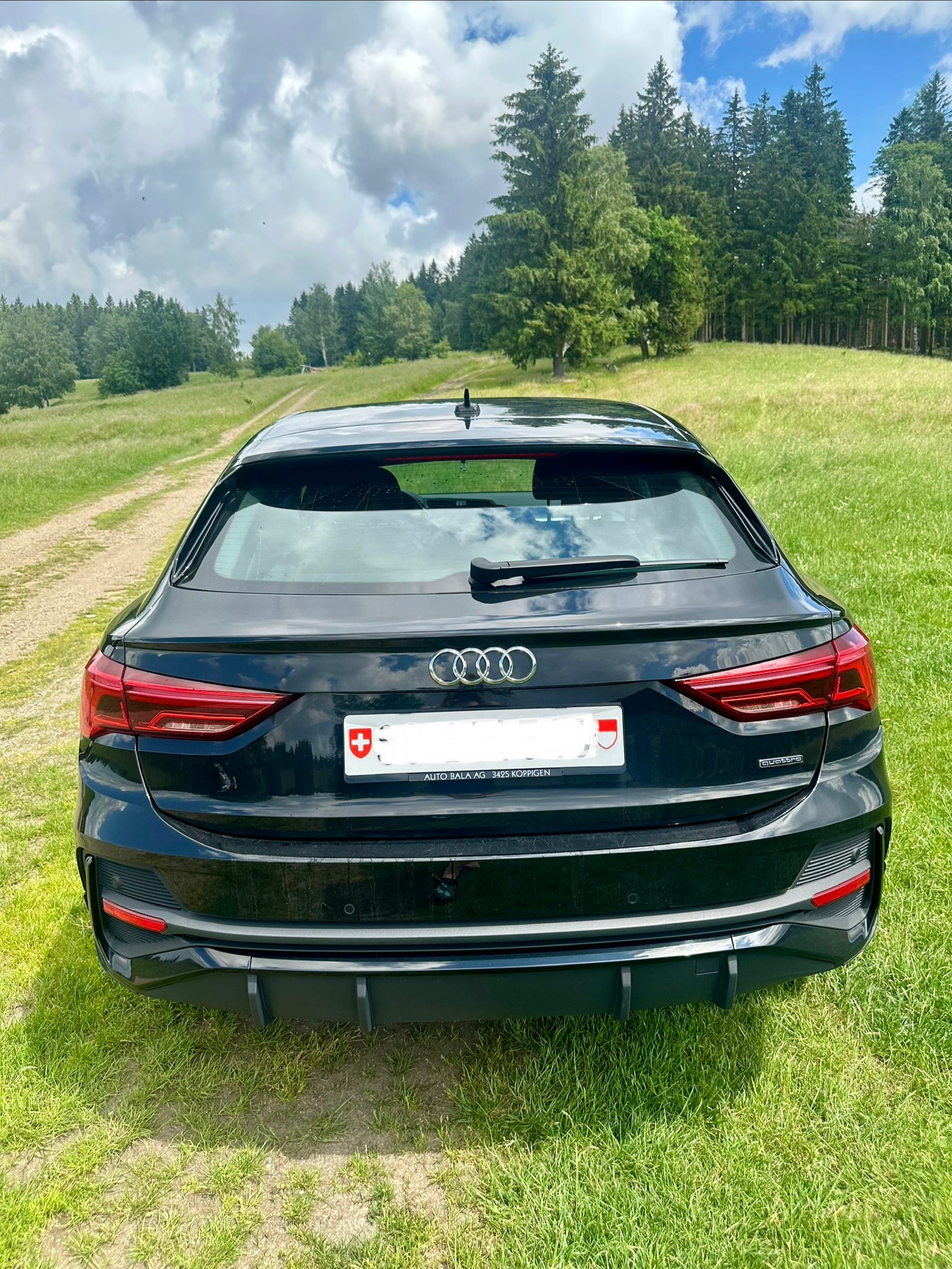 AUDI Q3 Sportback 40 TFSI S line quattro S-tronic-image-2