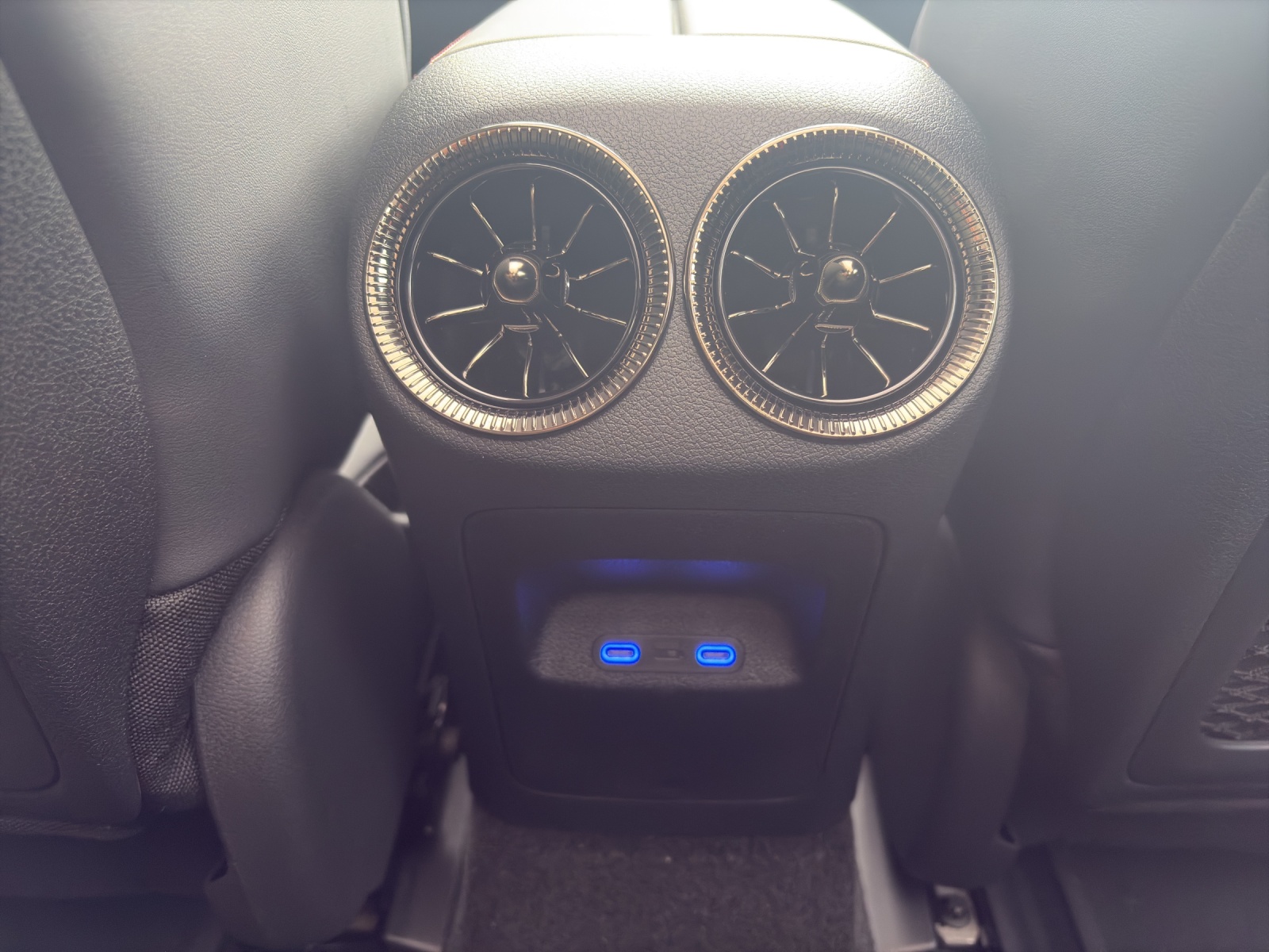 MERCEDES-BENZ CLA 200 8G-DCT-image-15