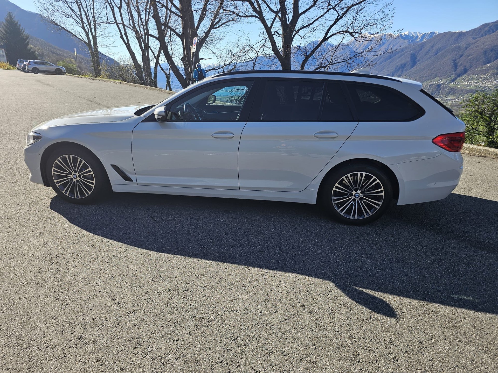 BMW 530d xDrive Touring Sport Line Steptronic-image-1