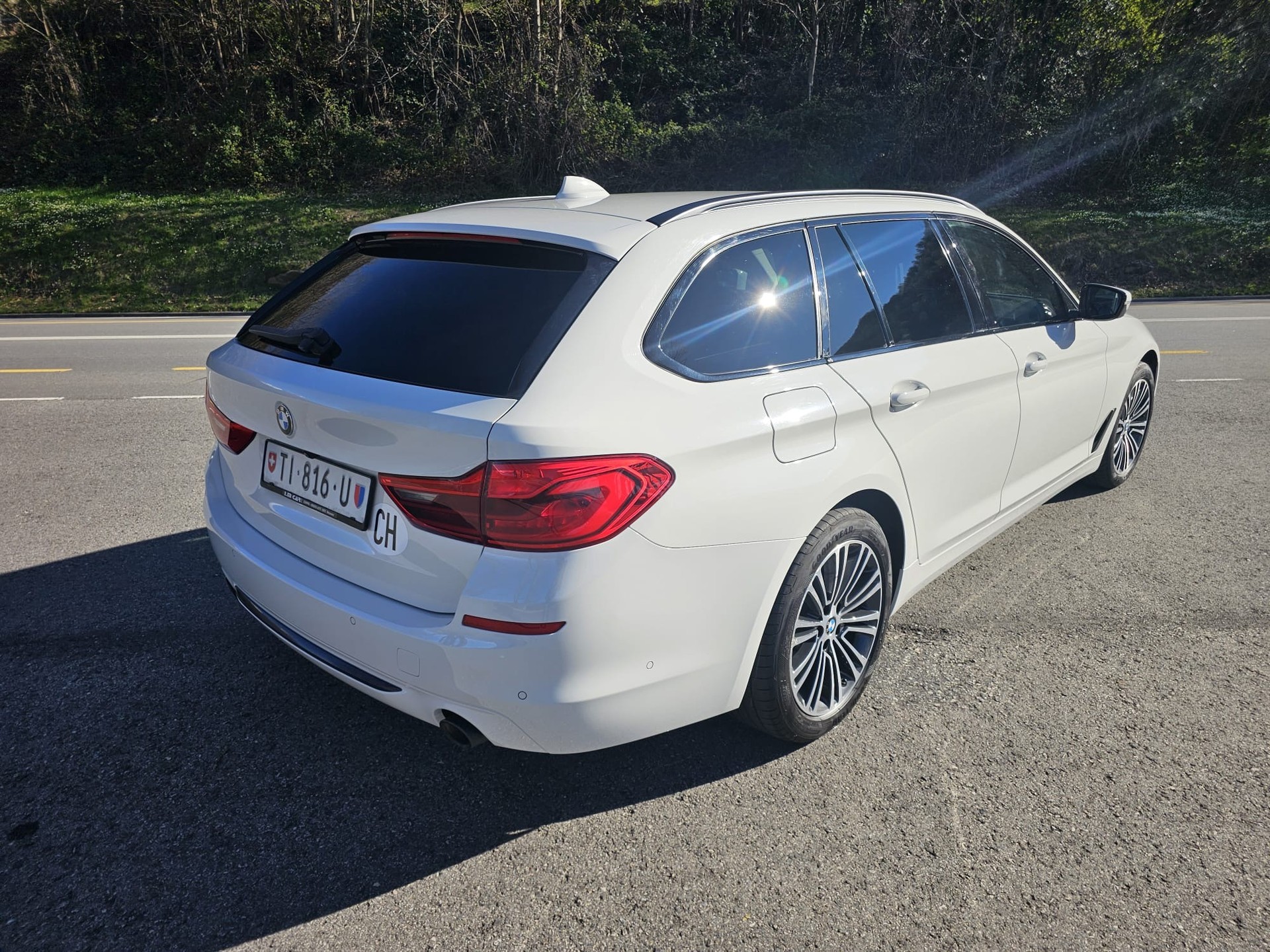 BMW 530d xDrive Touring Sport Line Steptronic-image-5