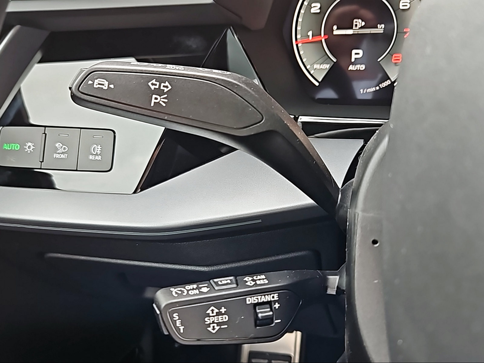 AUDI A3 Sportback TFSI 110 kW S line Attraction S tronic Mythosschwarz Metallic-image-16