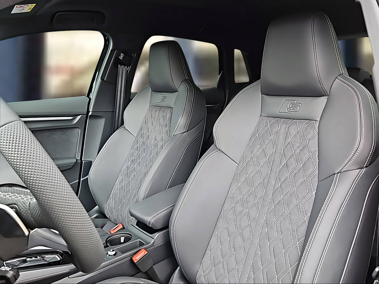 AUDI A3 Sportback TFSI 110 kW S line Attraction S tronic Mythosschwarz Metallic-image-8