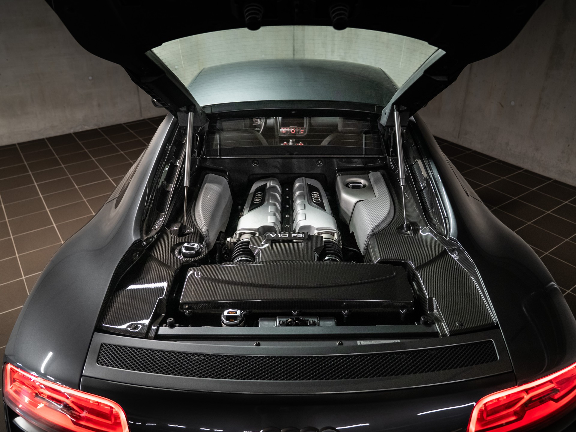 AUDI V10 5.2 plus-image-12