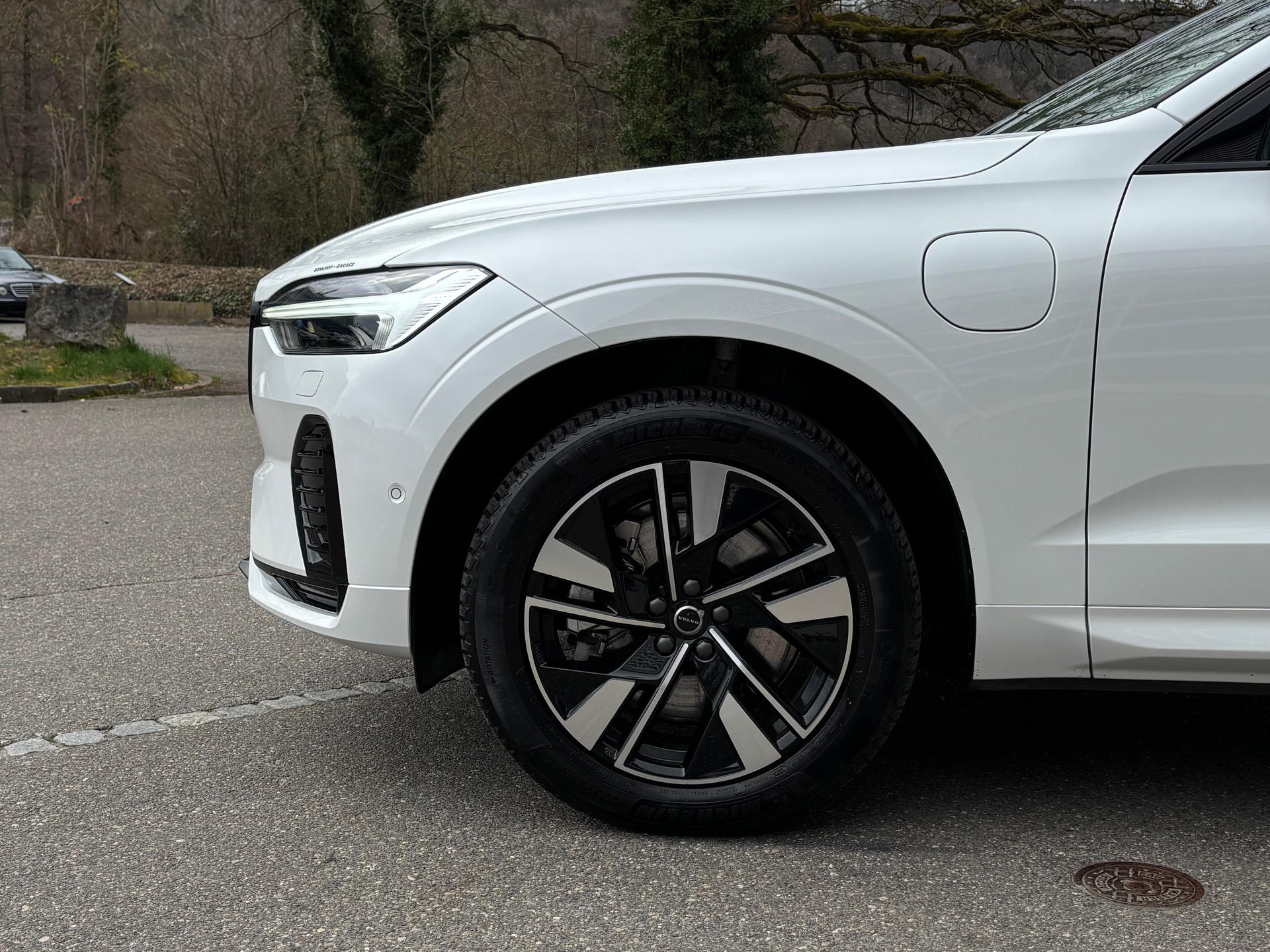 VOLVO XC60 2.0 T8 TE Plus Dark eAWD-showroom-element-1