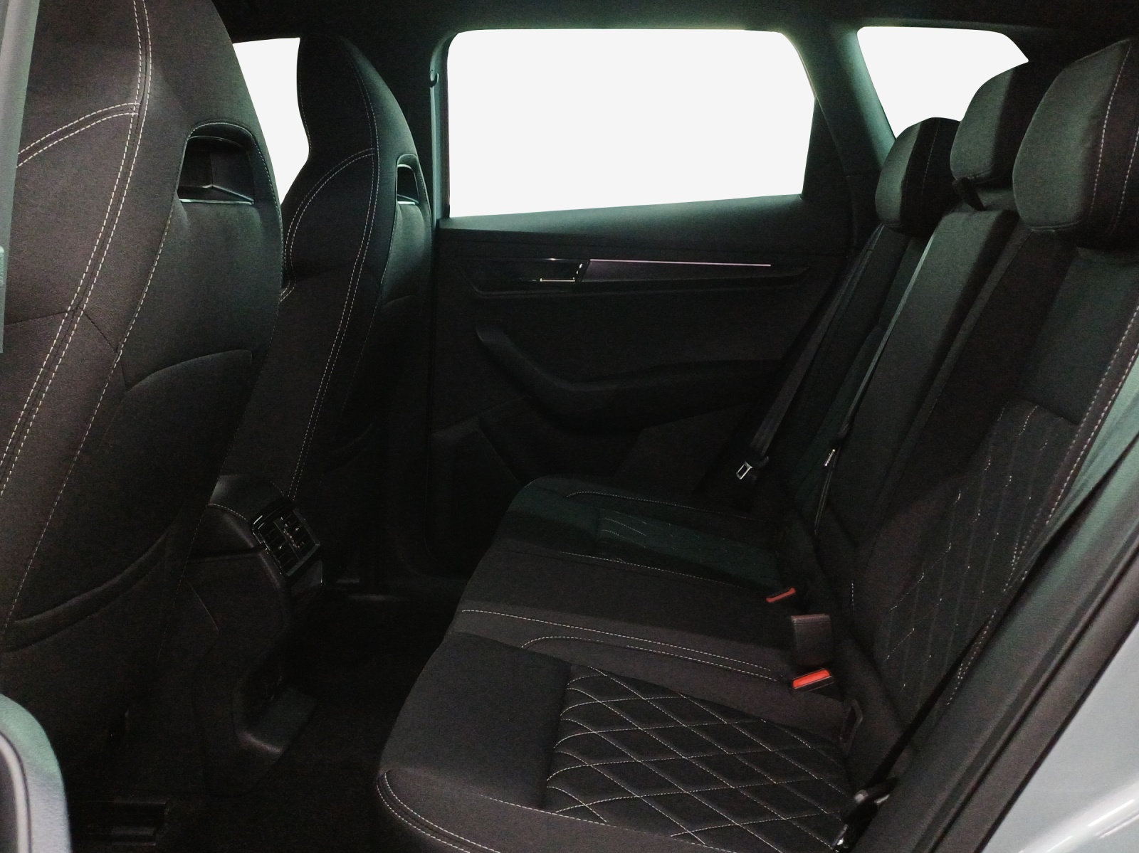 SKODA Karoq 2.0 TSI SportLine 4x4 DSG-image-11