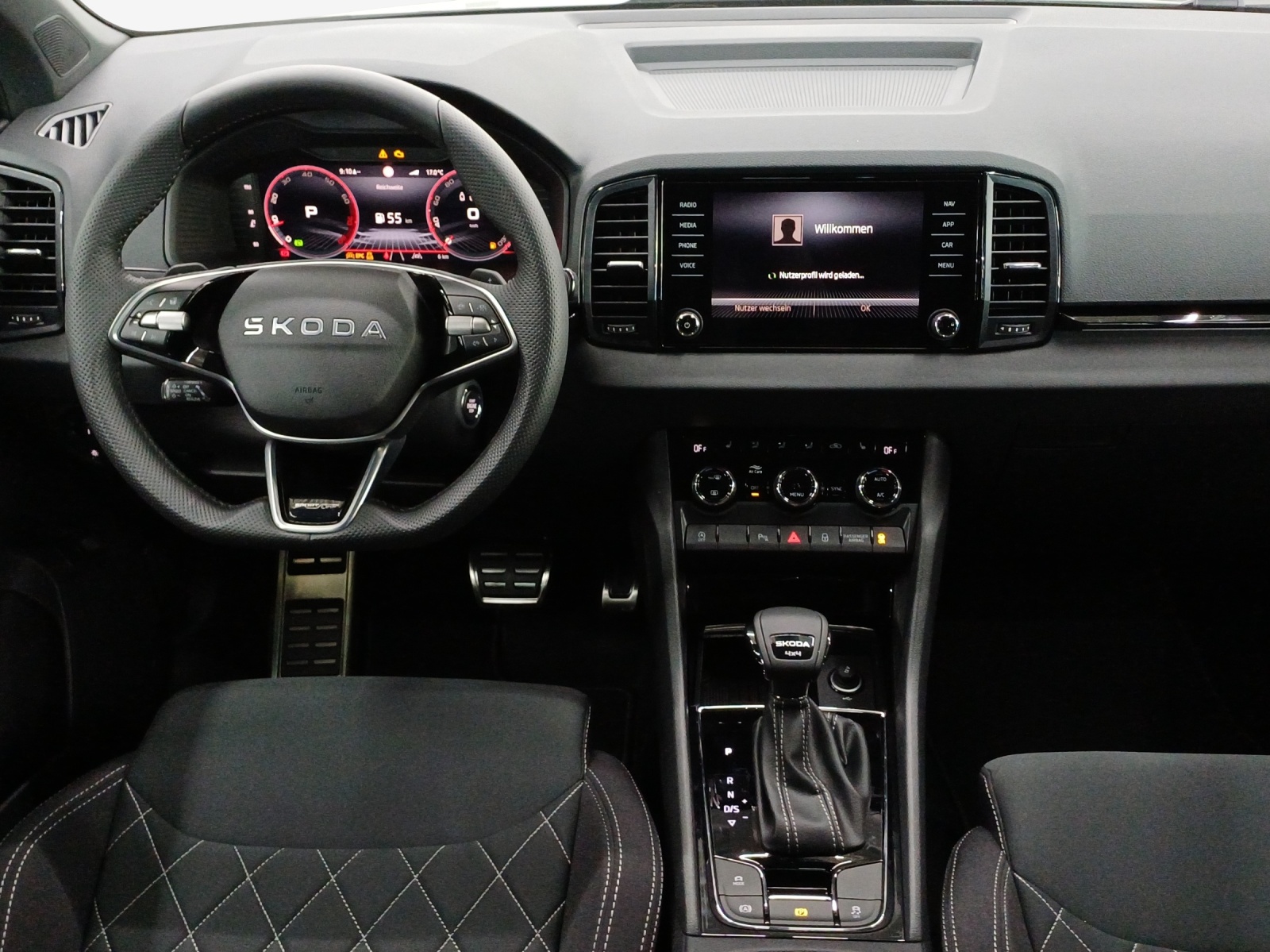 SKODA Karoq 2.0 TSI SportLine 4x4 DSG-image-8