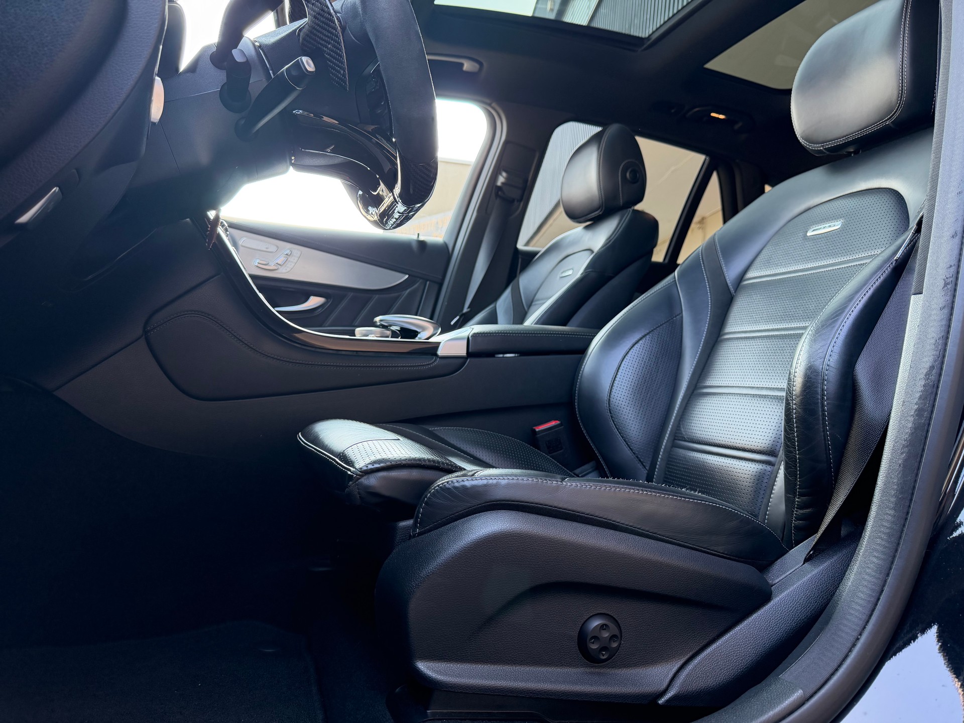 MERCEDES-BENZ GLC 63 AMG 4Matic+ 9G-Tronic-image-7