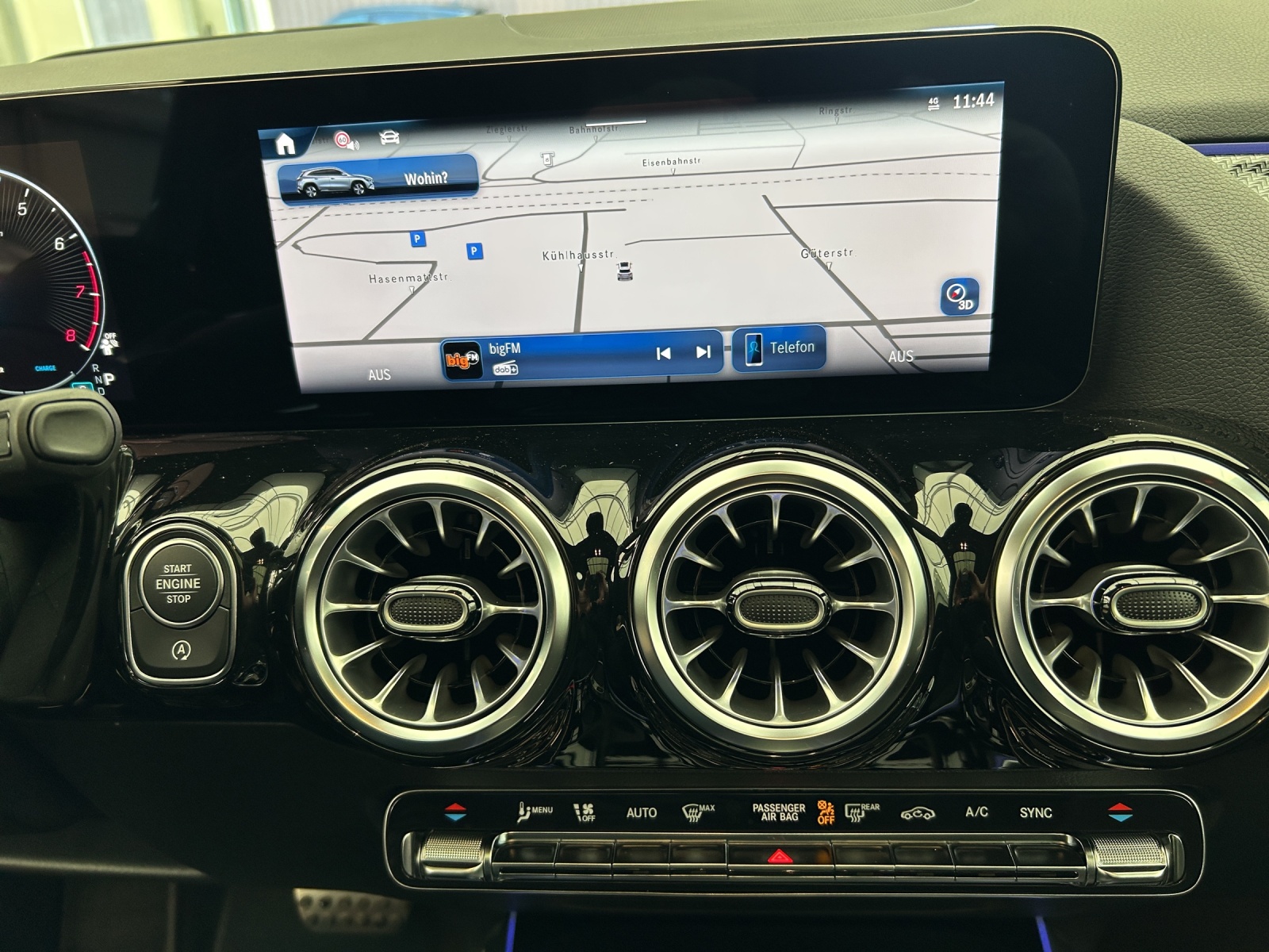MERCEDES-BENZ GLA 250 4Matic 8G-DCT Swiss Star - AMG Line Premium Plus - AHK - Head-up - Panoramadach-image-12