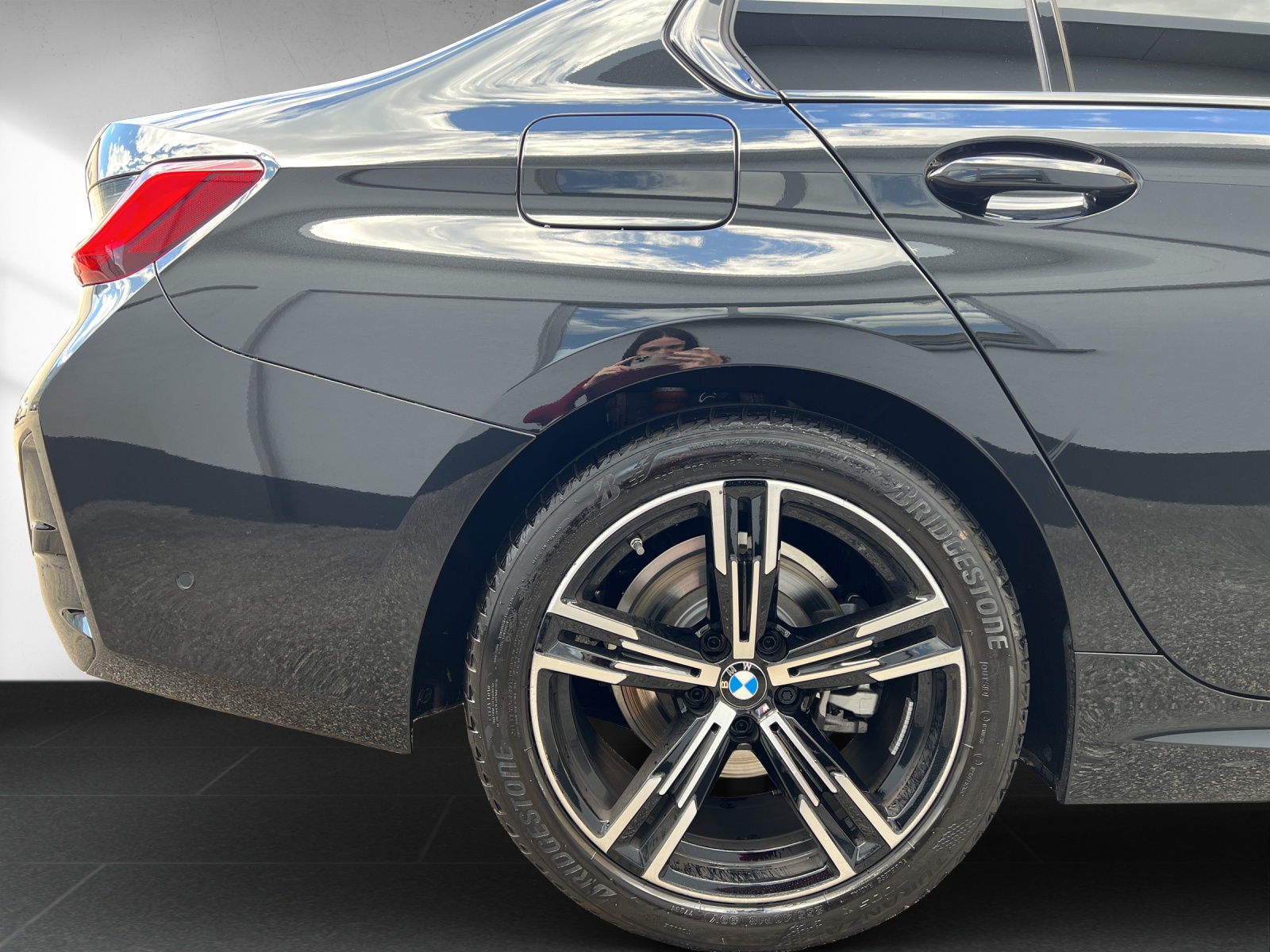 BMW 320d xDrive 48V Steptronic M Sport-image-10