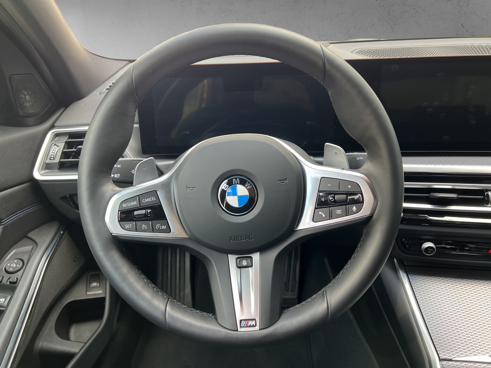 BMW 320d xDrive 48V Steptronic M Sport-image-12