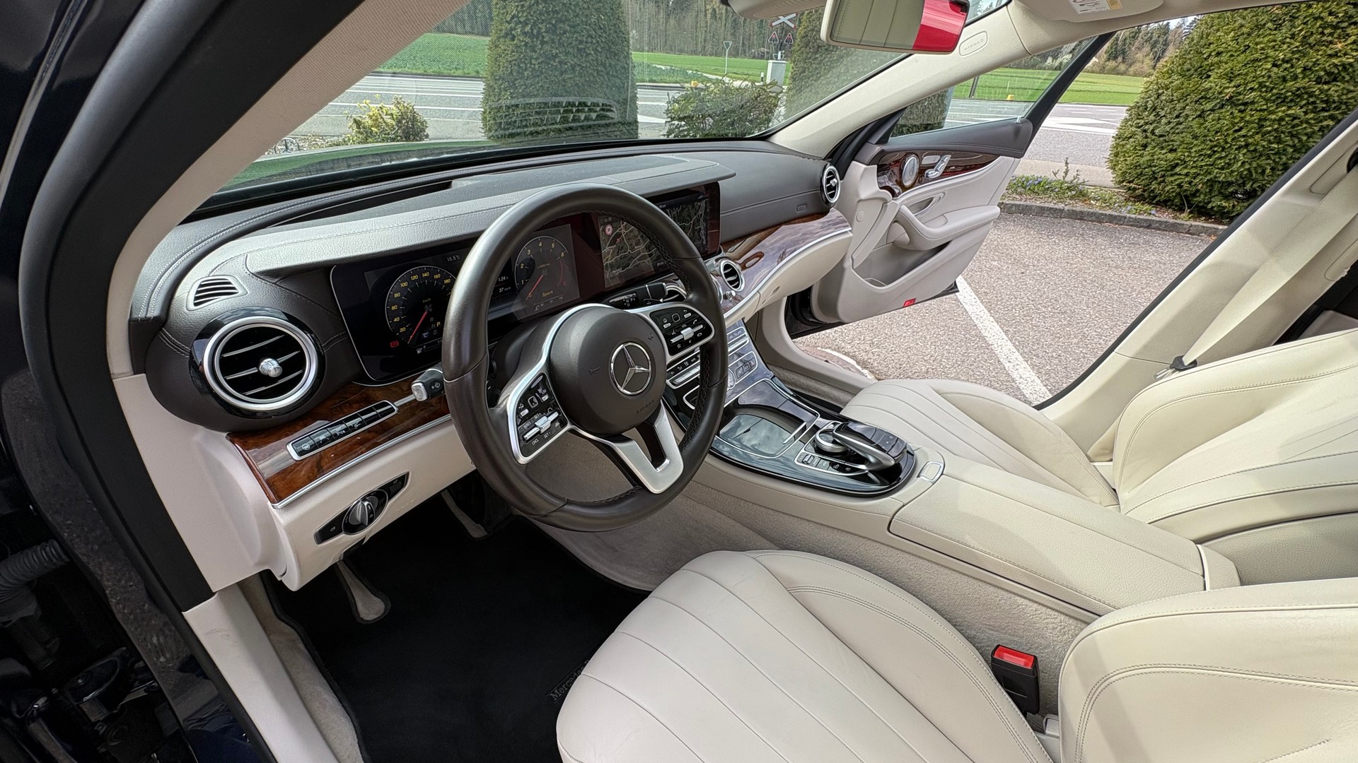MERCEDES-BENZ E 450 Avantgarde 4 Matic 9G-Tronic-image-4