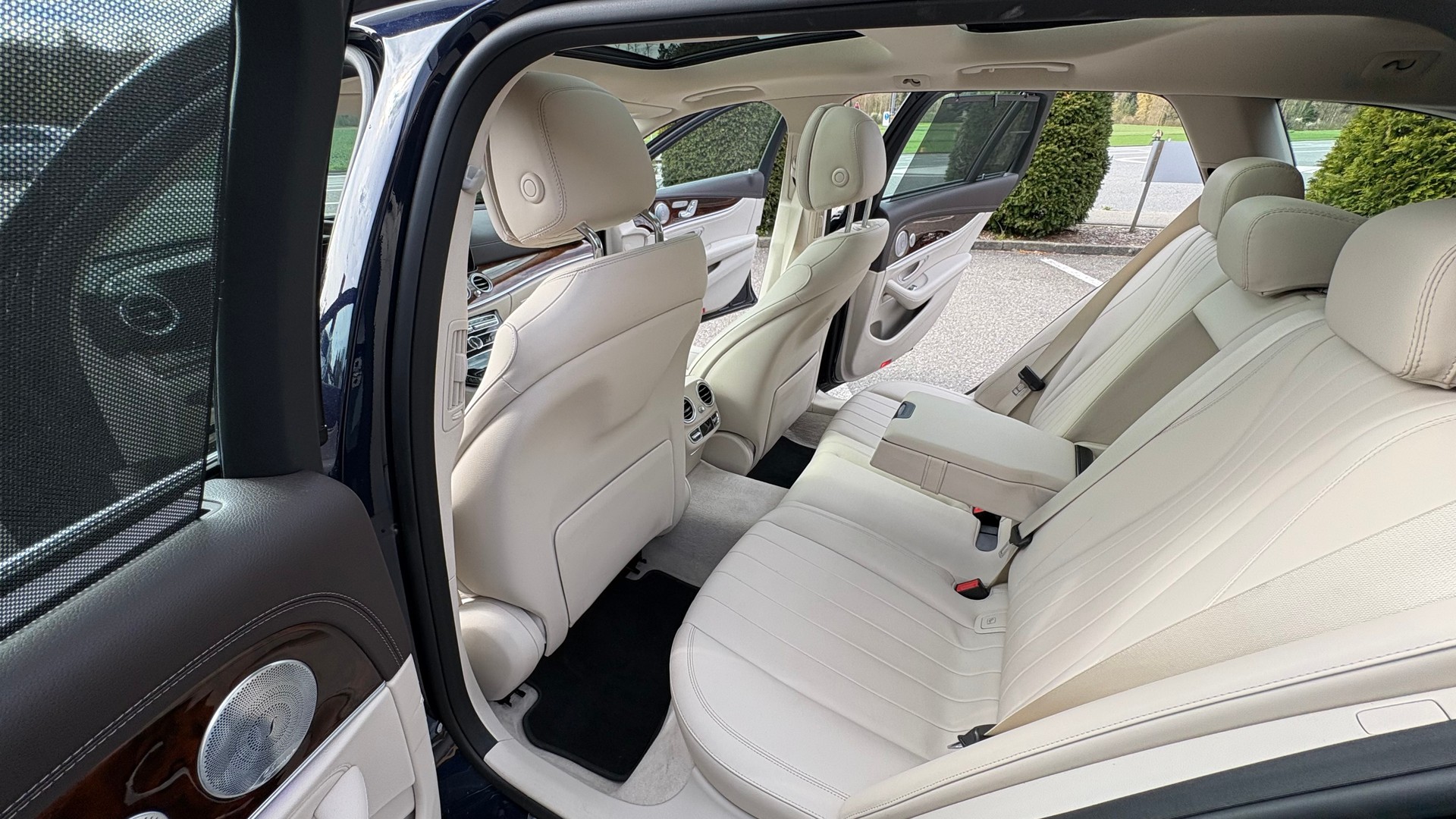 MERCEDES-BENZ E 450 Avantgarde 4 Matic 9G-Tronic-image-3
