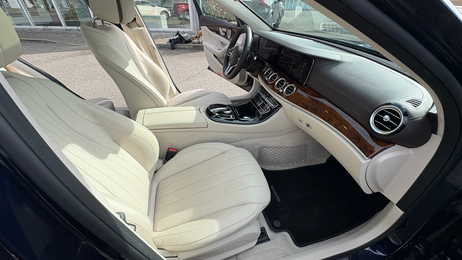 MERCEDES-BENZ E 450 Avantgarde 4 Matic 9G-Tronic-image-2