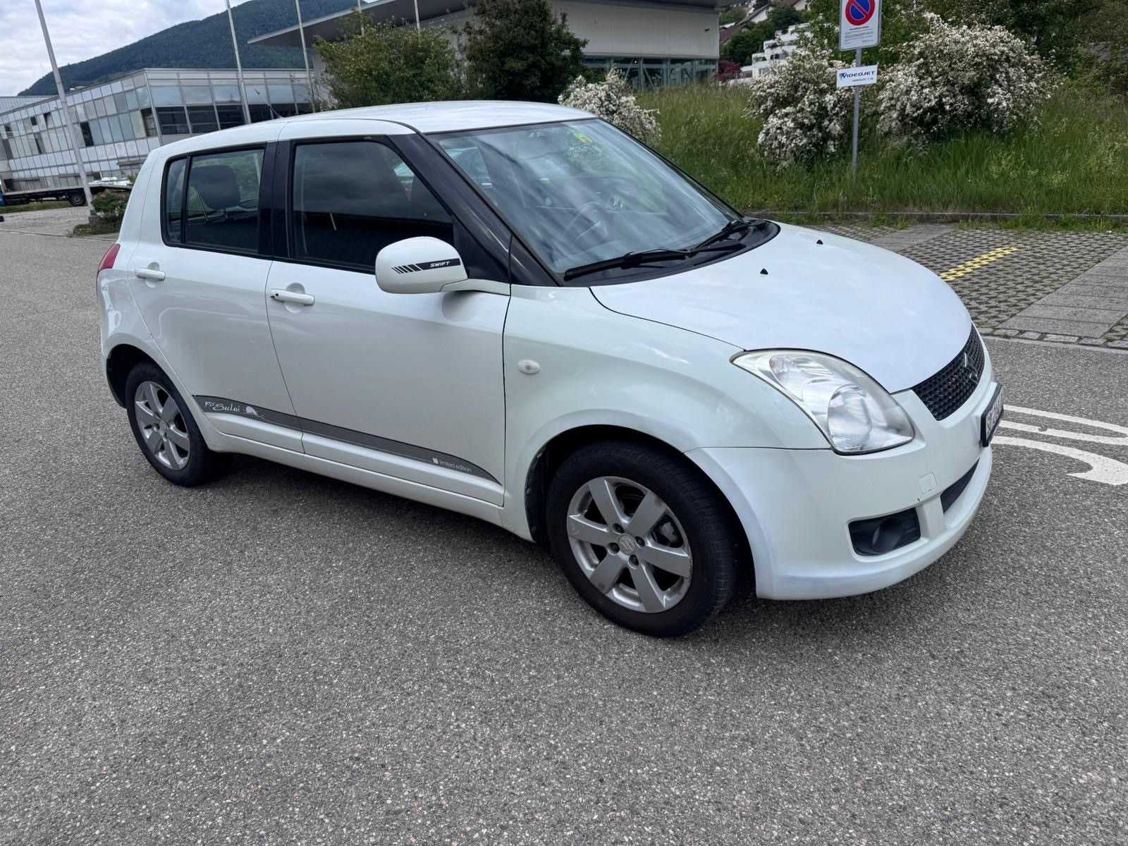 SUZUKI Swift 1.3i 16V GL Top Piz Sulai LE 4x4-image-2