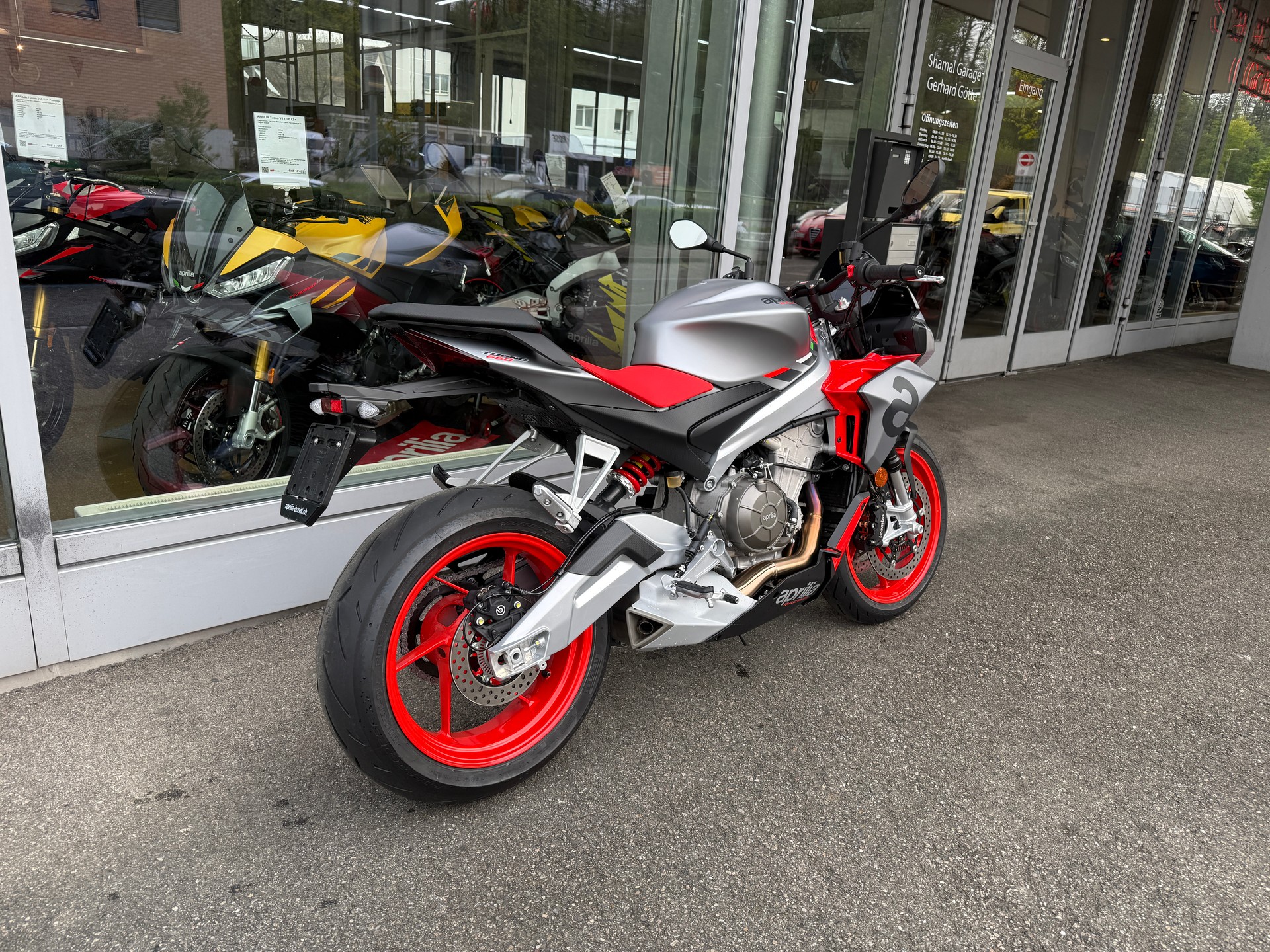 APRILIA Tuono 660-showroom-element-3