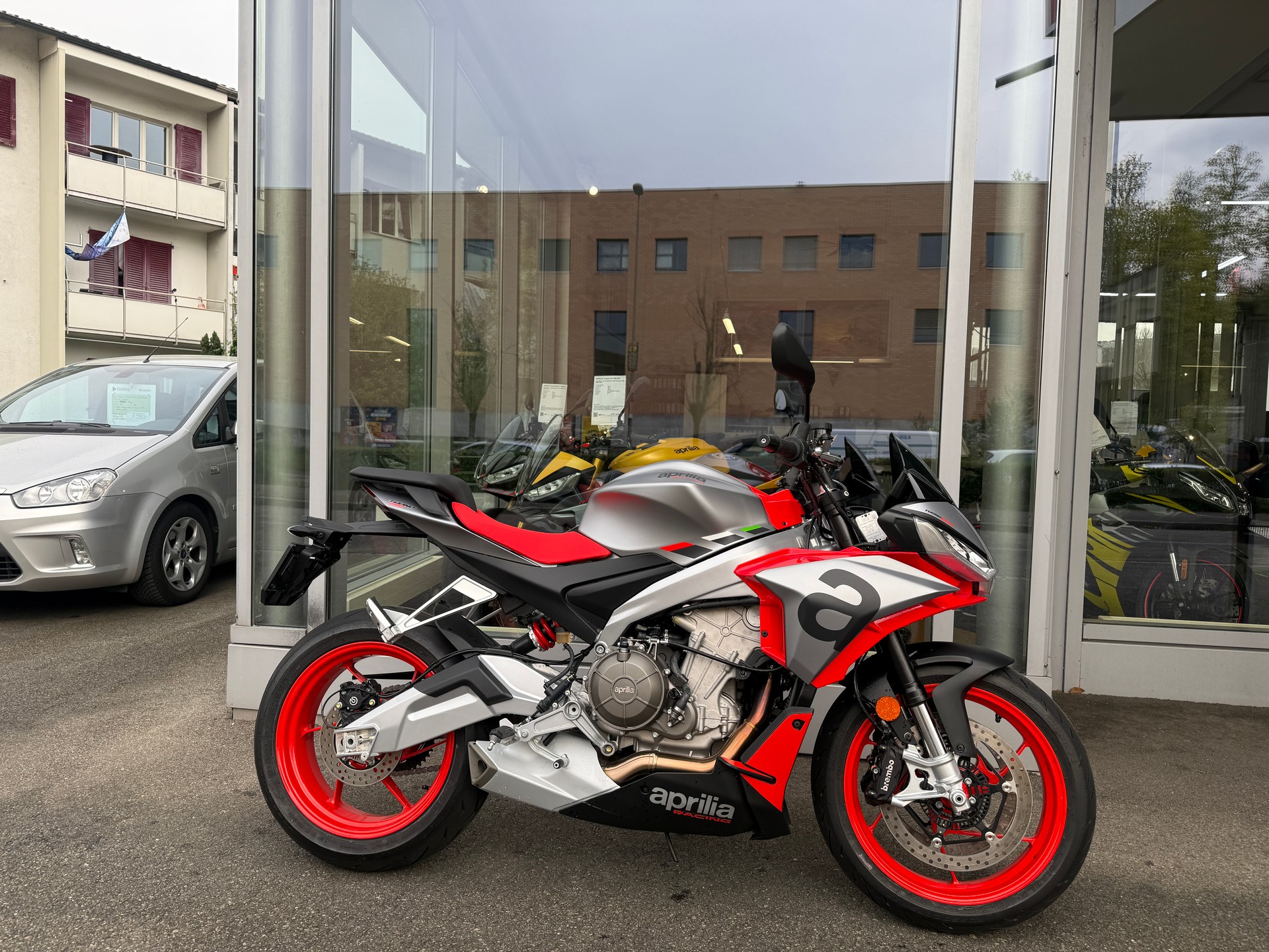APRILIA Tuono 660-showroom-element-2