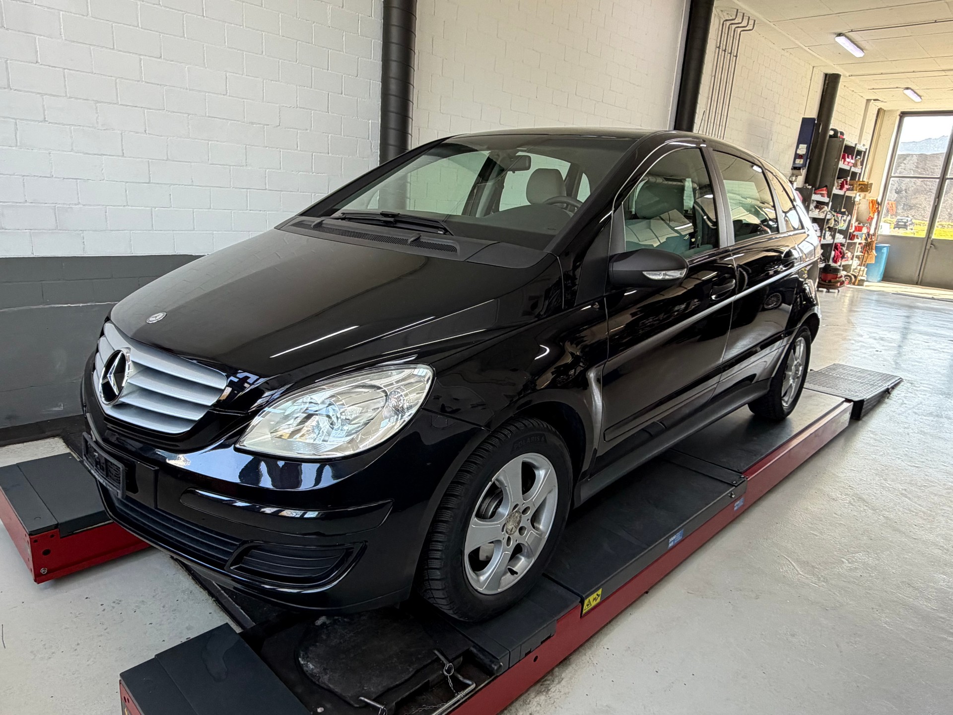 MERCEDES-BENZ B 200
