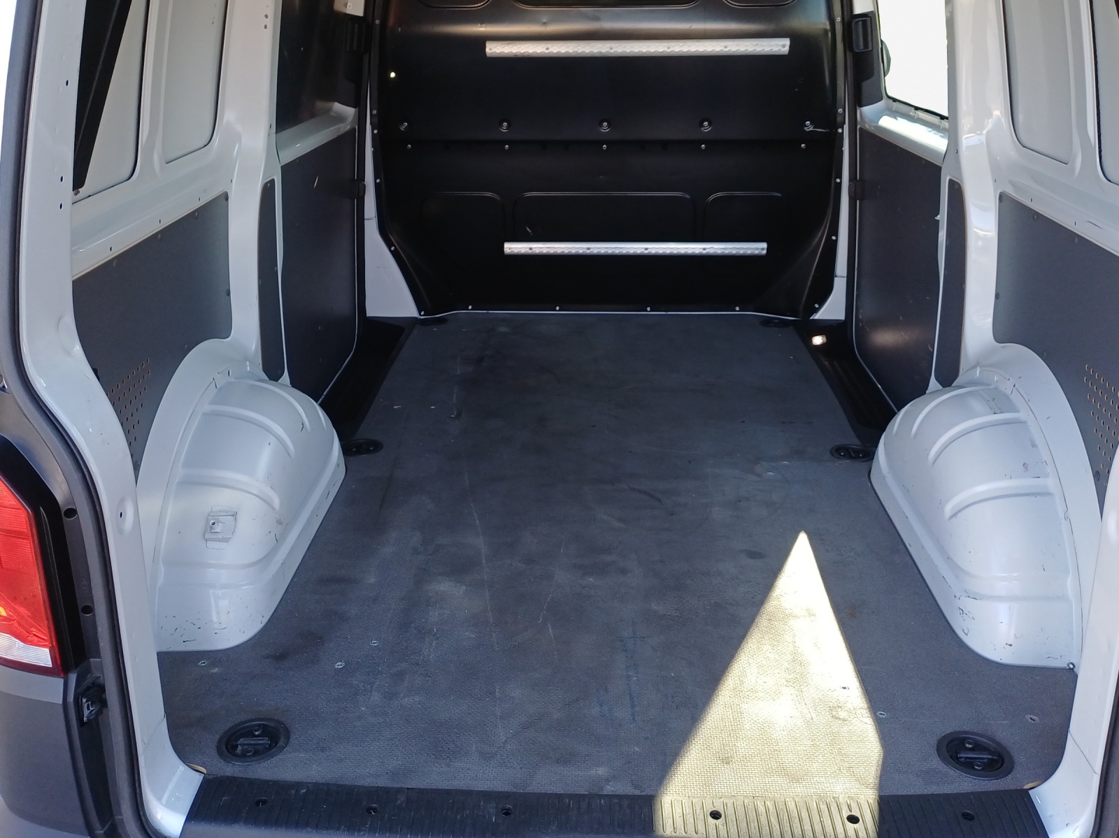 VW T6.1 2.0 TDI 4Motion-image-12