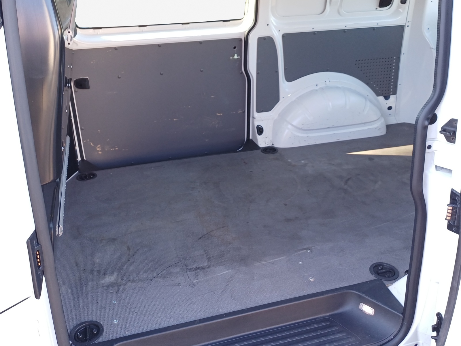 VW T6.1 2.0 TDI 4Motion-image-11