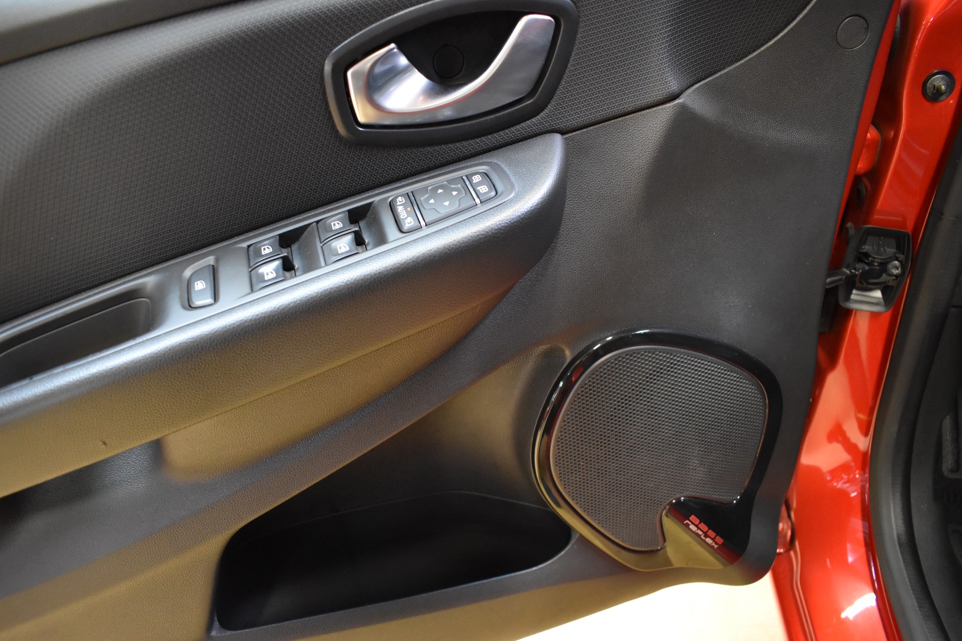 RENAULT Clio 0.9 12V Intens - FaceLift Model 2019-image-17