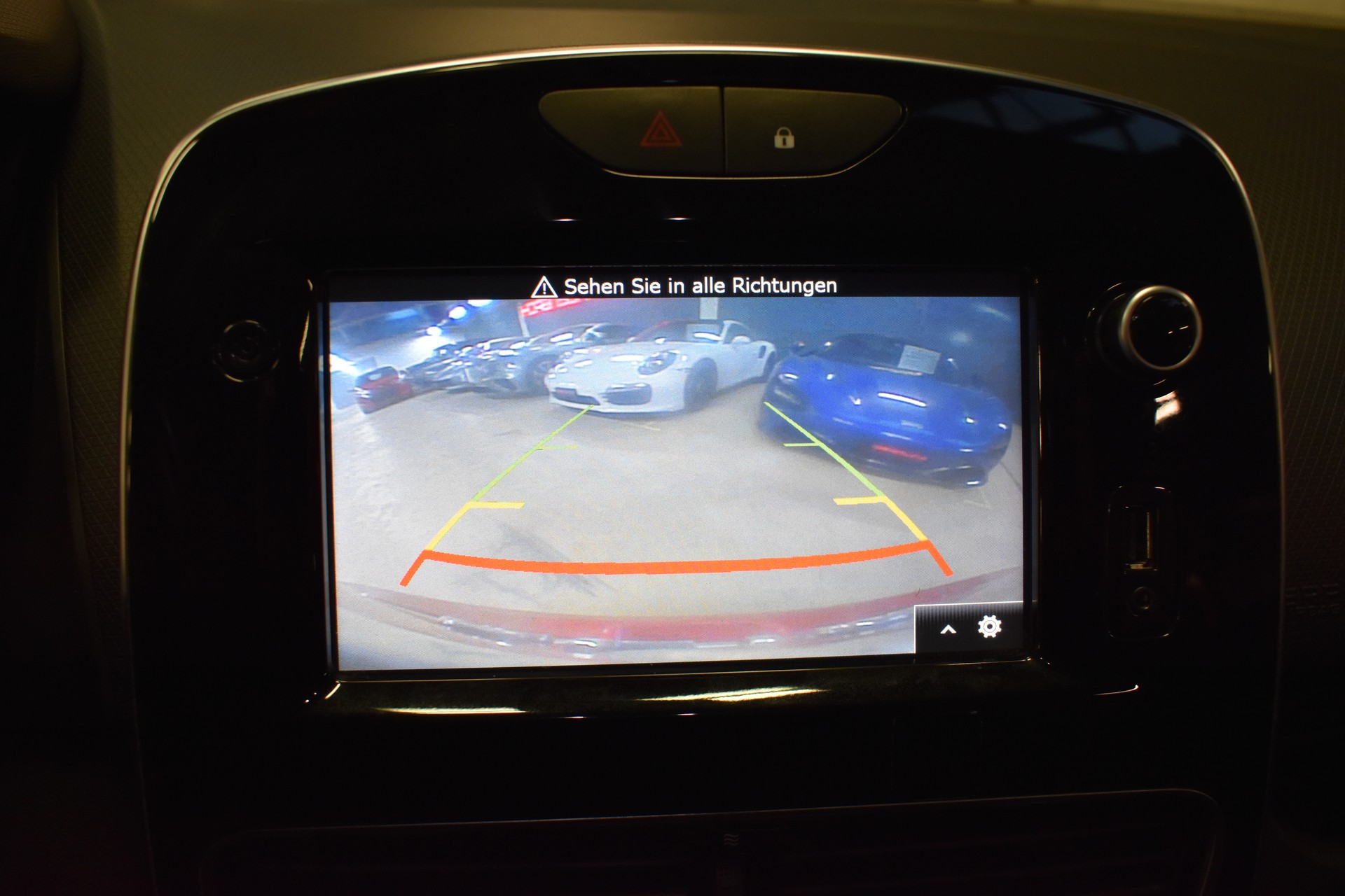RENAULT Clio 0.9 12V Intens - FaceLift Model 2019-image-11