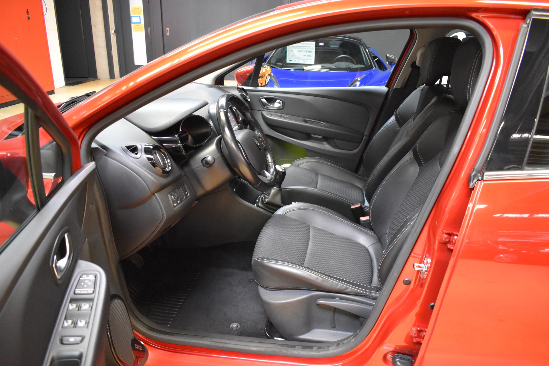 RENAULT Clio 0.9 12V Intens - FaceLift Model 2019-image-8