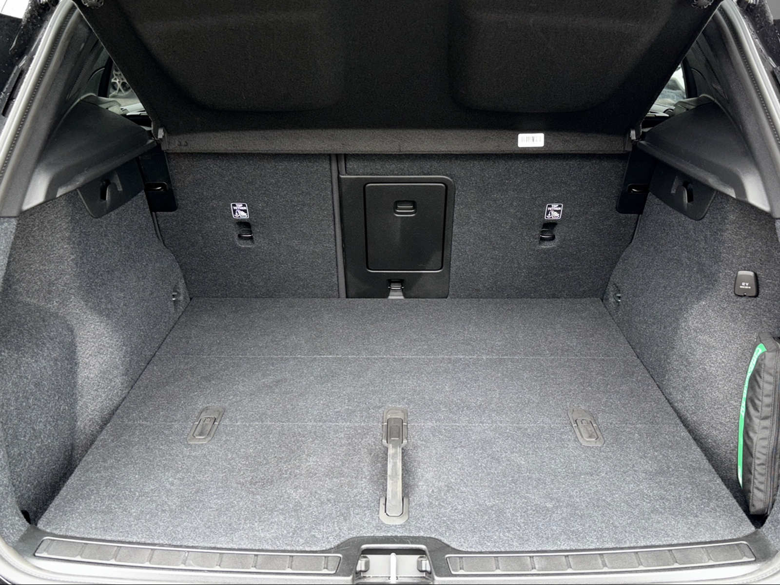 VOLVO XC40 B4 Benzin Mild Hybrid Plus Dark DCT-image-6