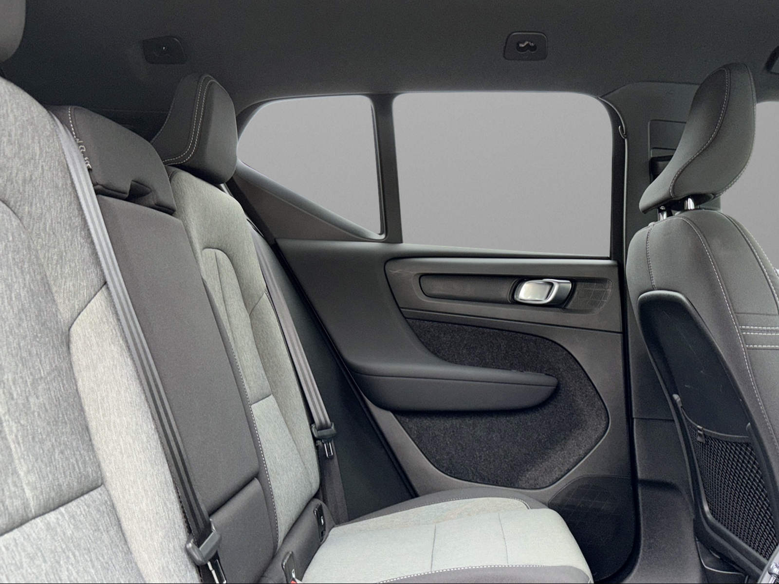VOLVO XC40 B4 Benzin Mild Hybrid Plus Dark DCT-image-10