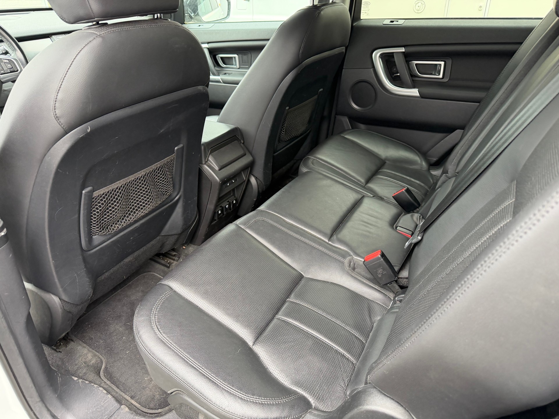 LAND ROVER Discovery Sport 2.0 TD4 HSE AT9-image-9
