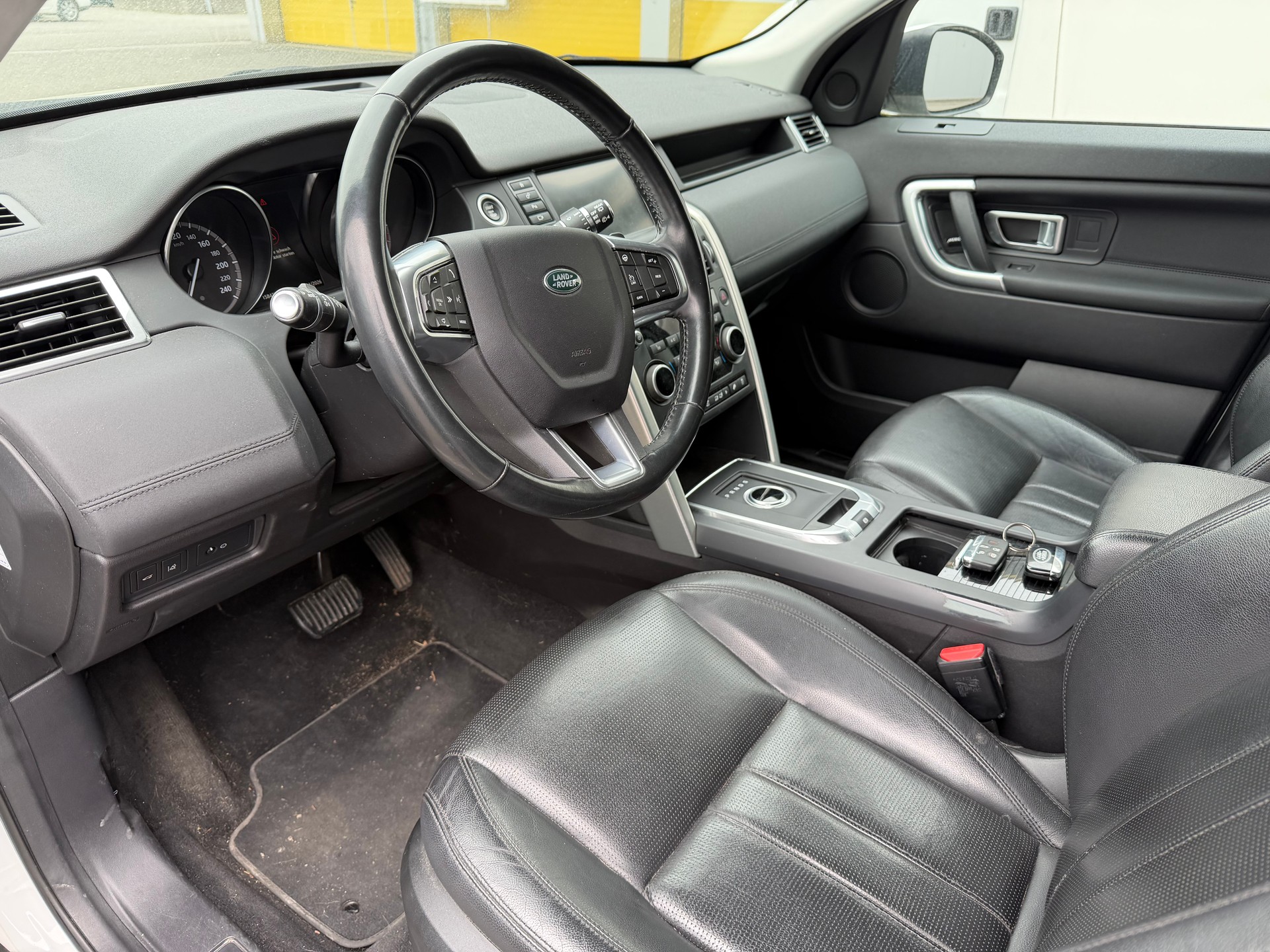 LAND ROVER Discovery Sport 2.0 TD4 HSE AT9-image-6