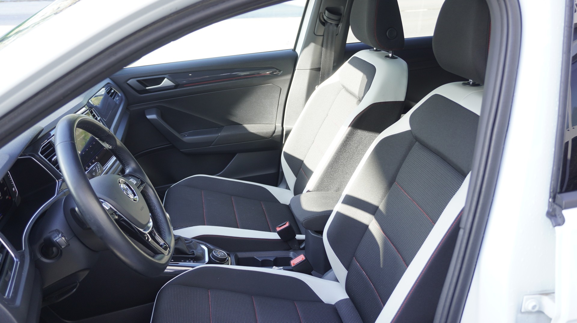 VW T-Roc 2.0 TSI Sport DSG 4Motion-image-3