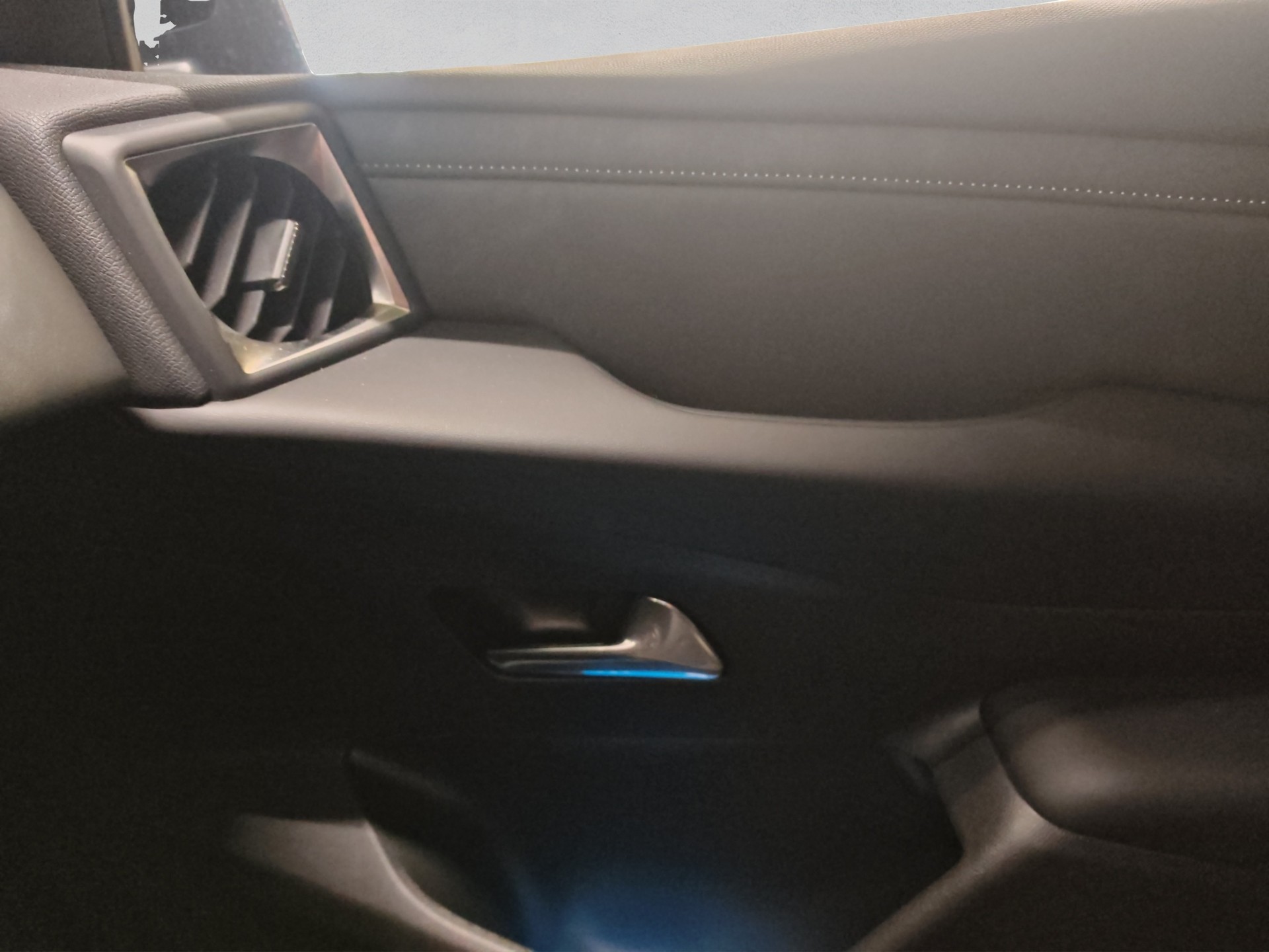 DS AUTOMOBILES DS 3 E-Tense 156 Opera-image-23