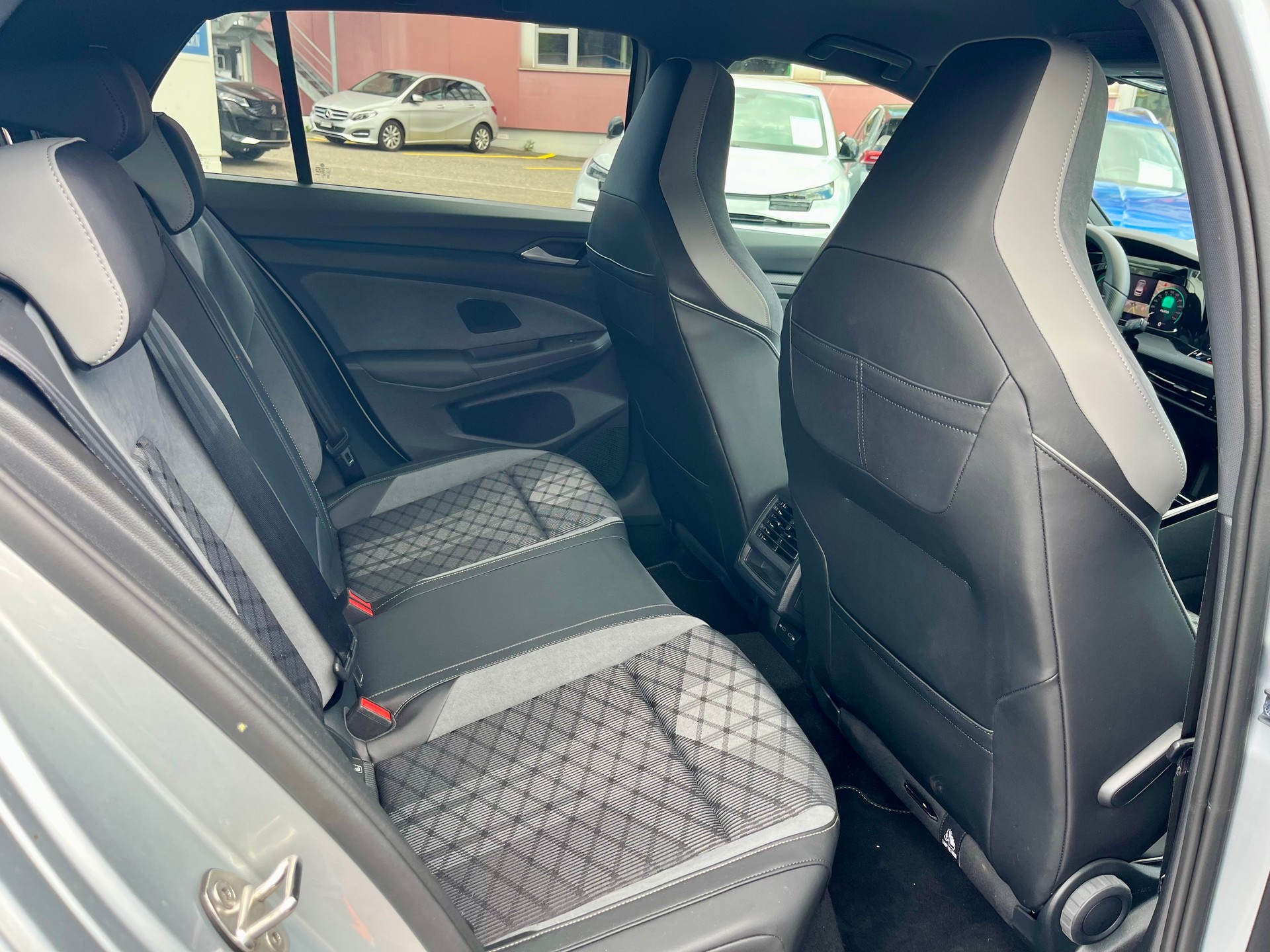 VW Golf 1.5 75Edition-eTSI mHEV ACT **R-Line**7Gang DSG-image-23