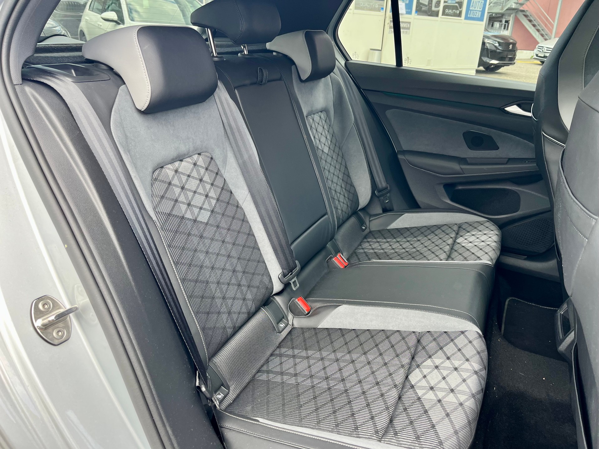 VW Golf 1.5 75Edition-eTSI mHEV ACT **R-Line**7Gang DSG-image-24