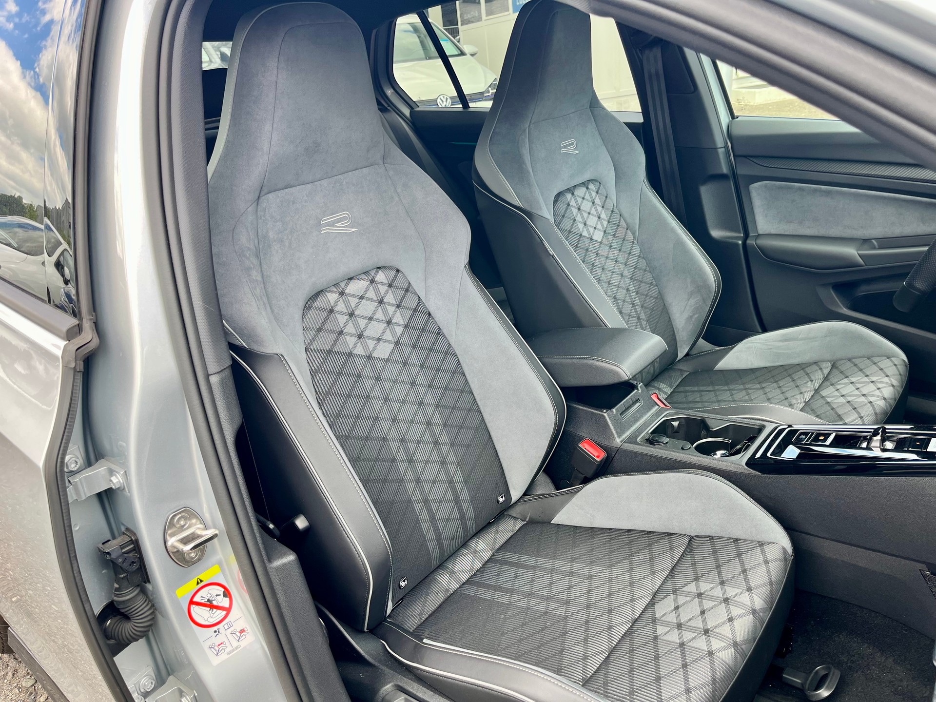 VW Golf 1.5 75Edition-eTSI mHEV ACT **R-Line**7Gang DSG-image-22