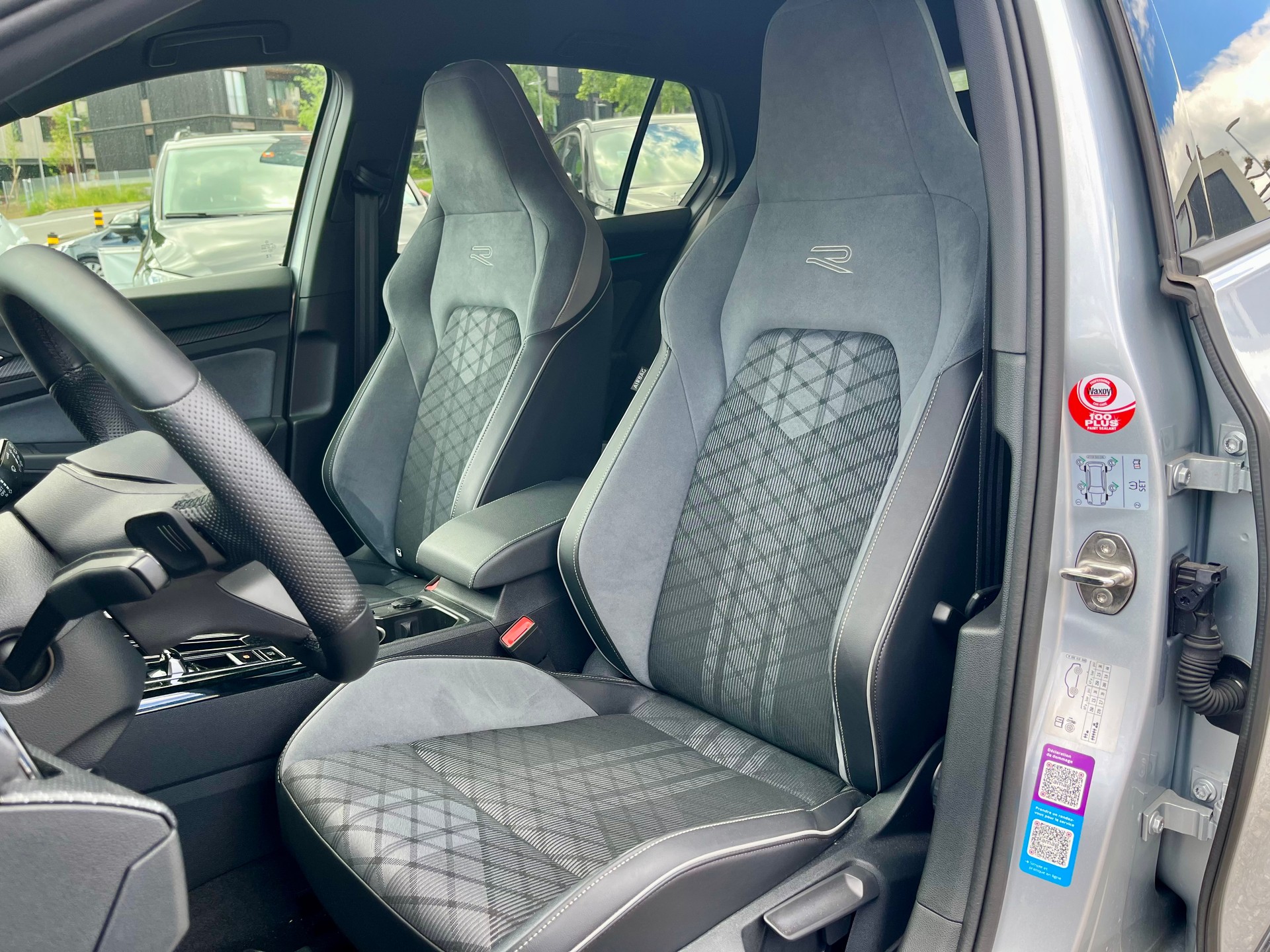 VW Golf 1.5 75Edition-eTSI mHEV ACT **R-Line**7Gang DSG-image-15