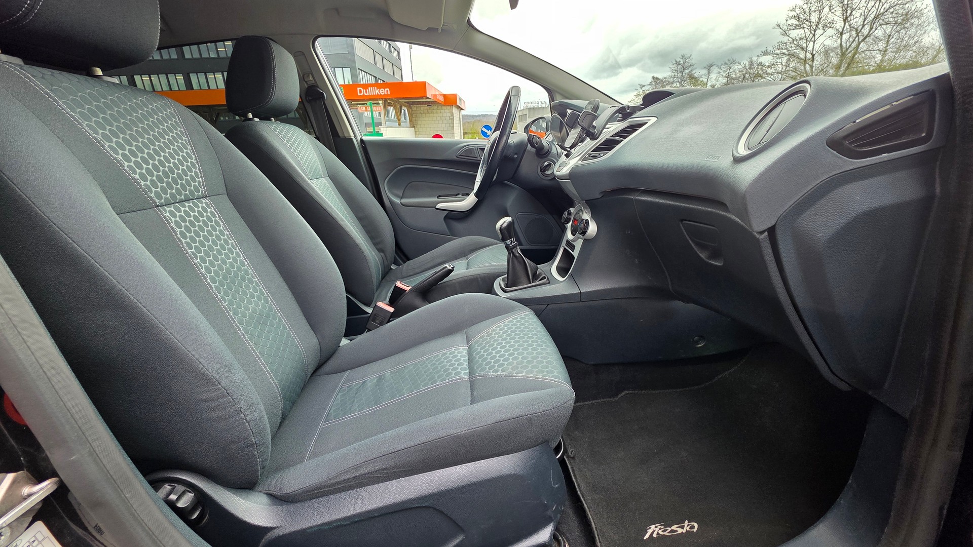 FORD Fiesta 1.4 16V Titanium-image-10