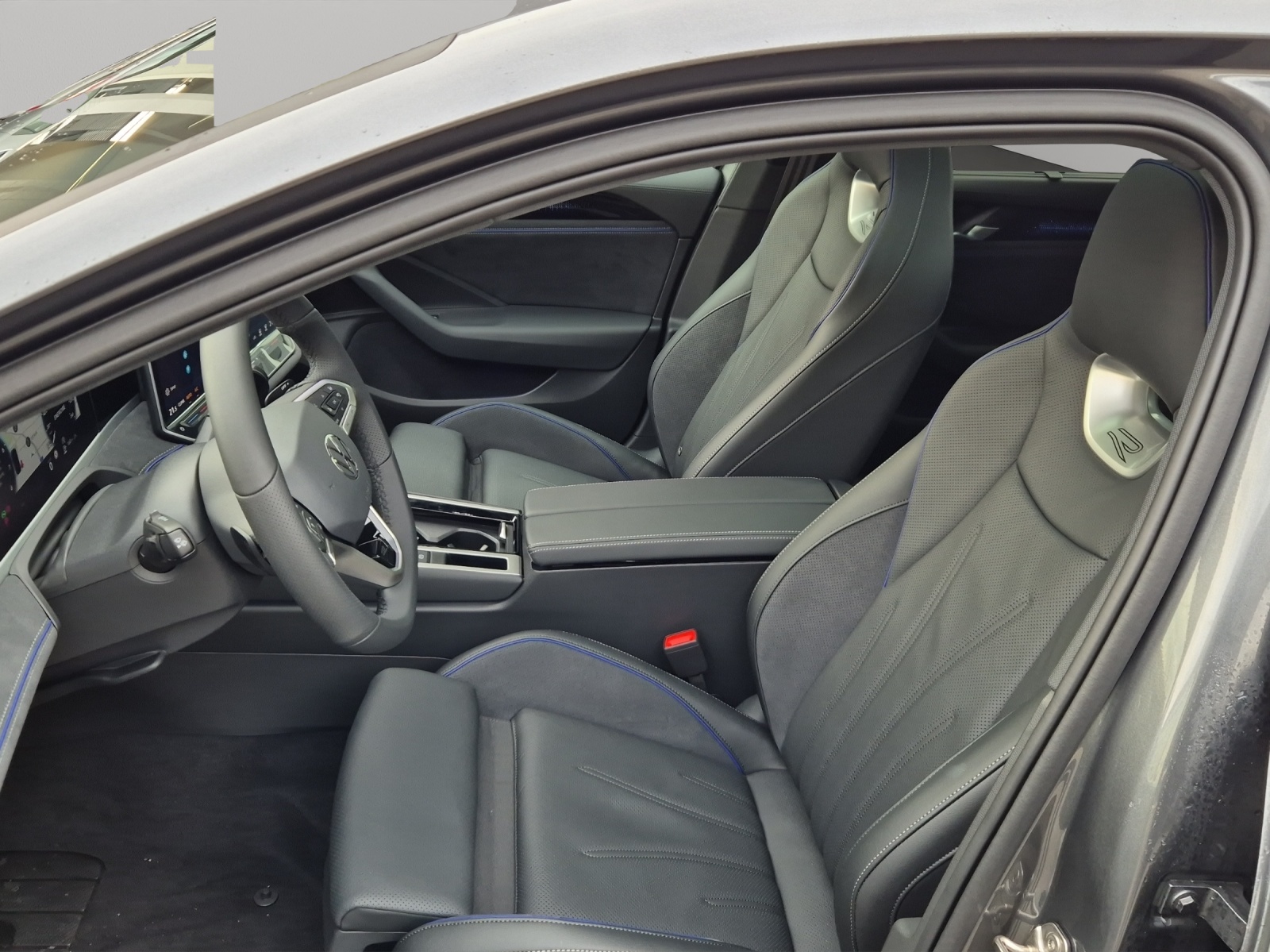 VW Passat Variant 2.0 TSI evo4 R-Line 4 Motion DSG-image-5